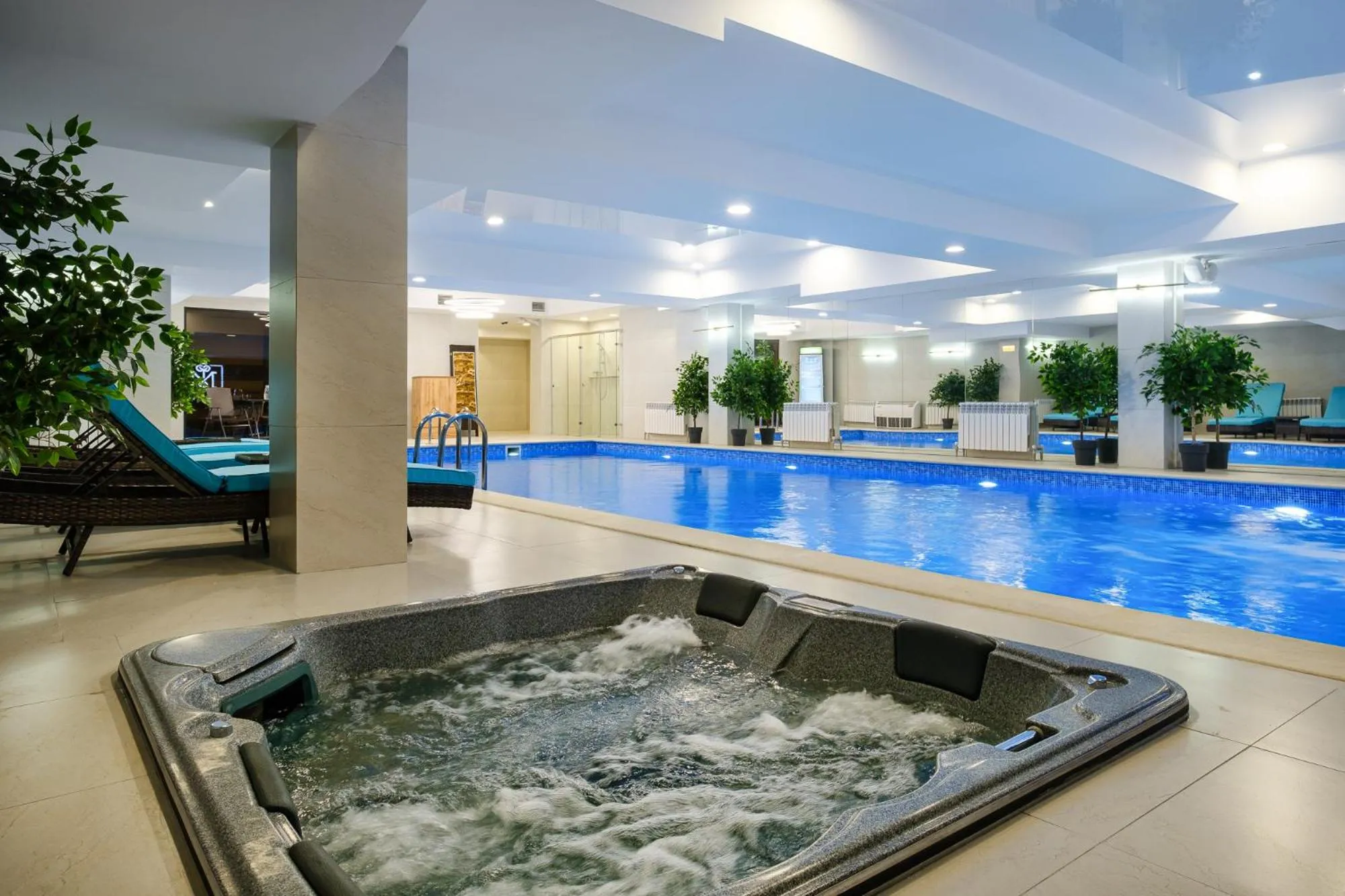 Swimming pool in Grand Mildom Hotel