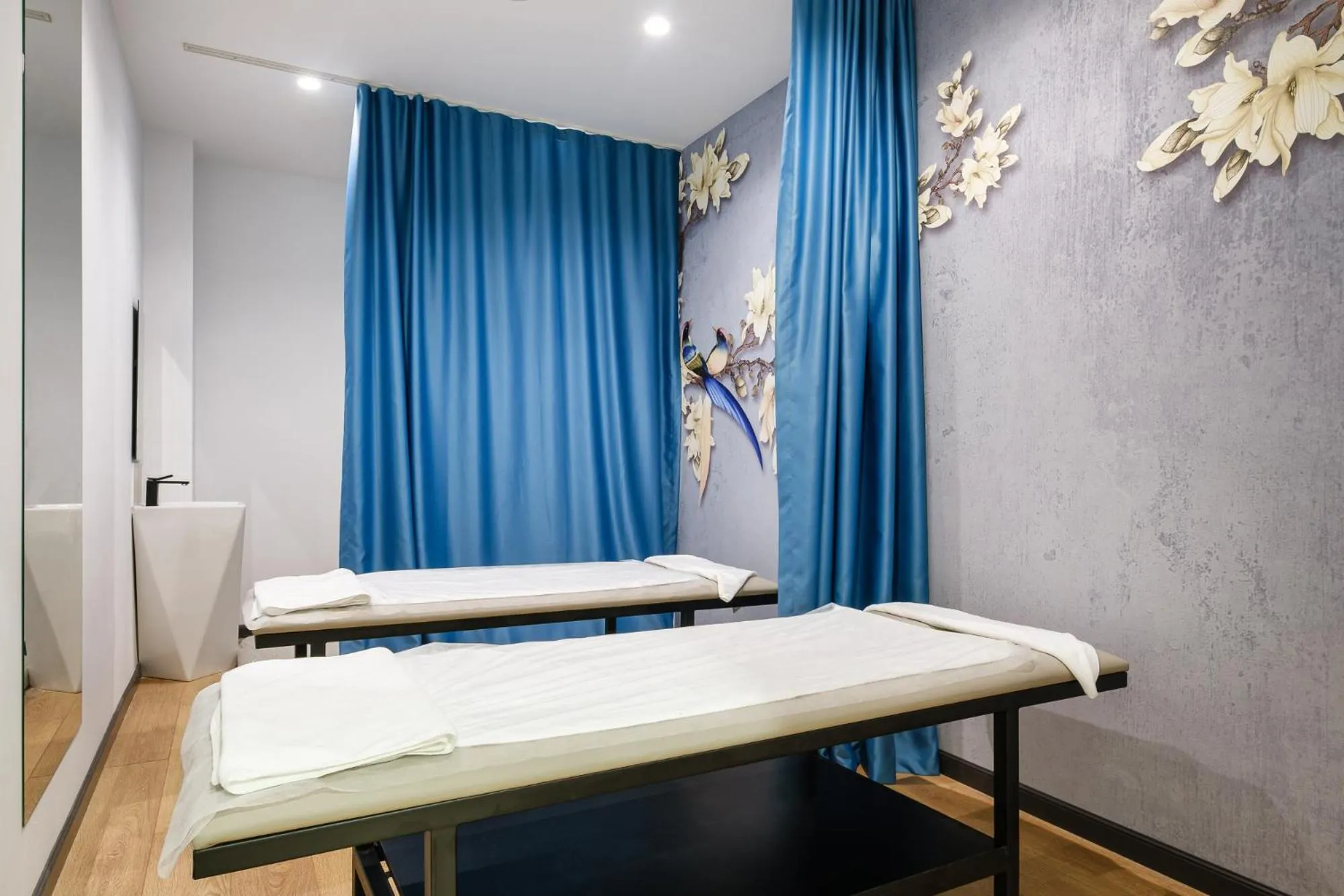 Massage in Grand Mildom Hotel