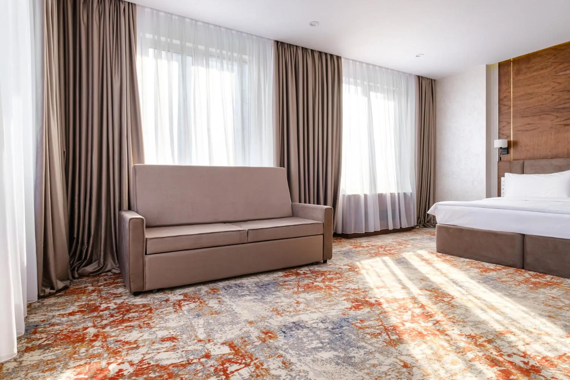 Photo of the whole room, Bed in Grand Mildom Hotel