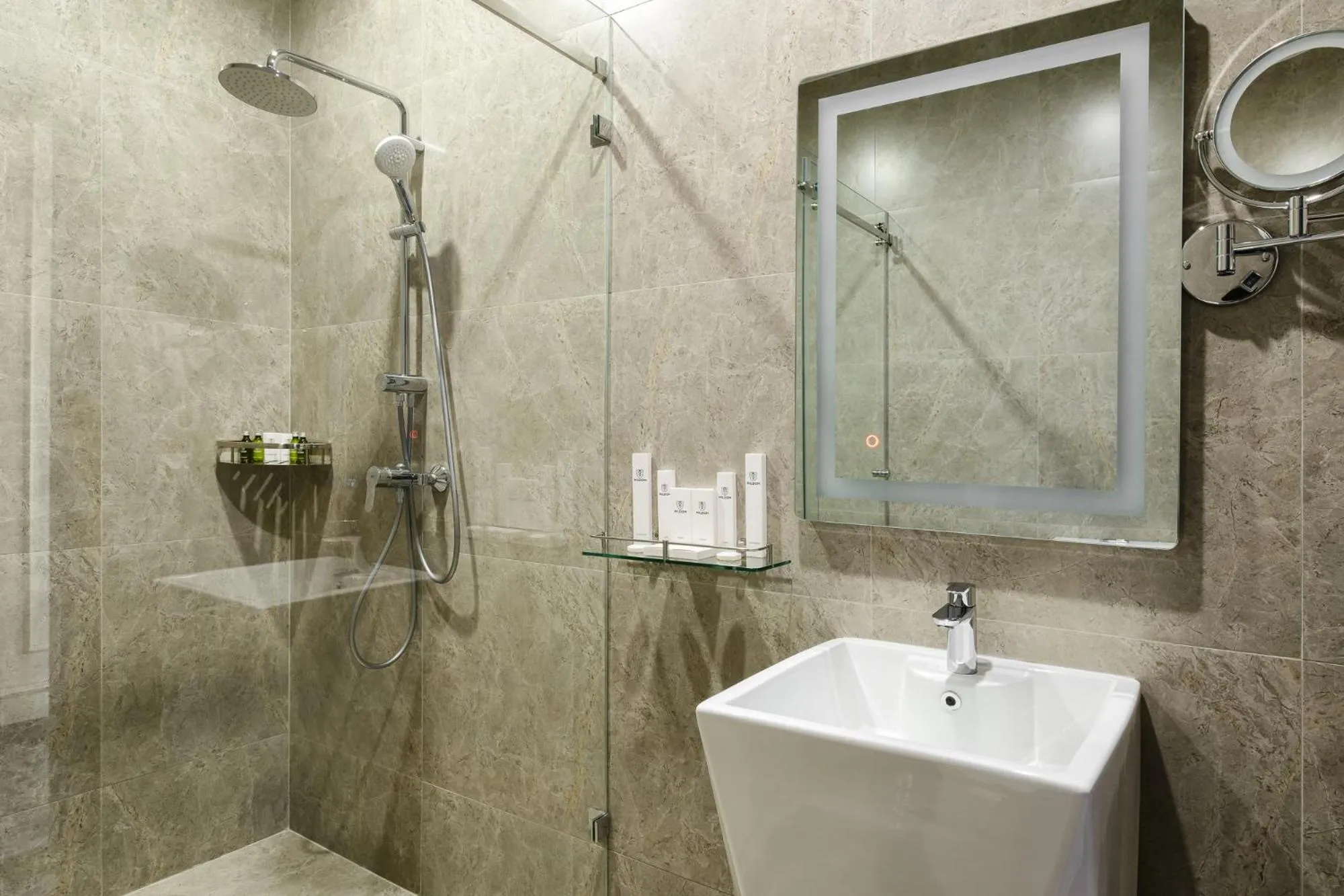 Shower in Grand Mildom Hotel