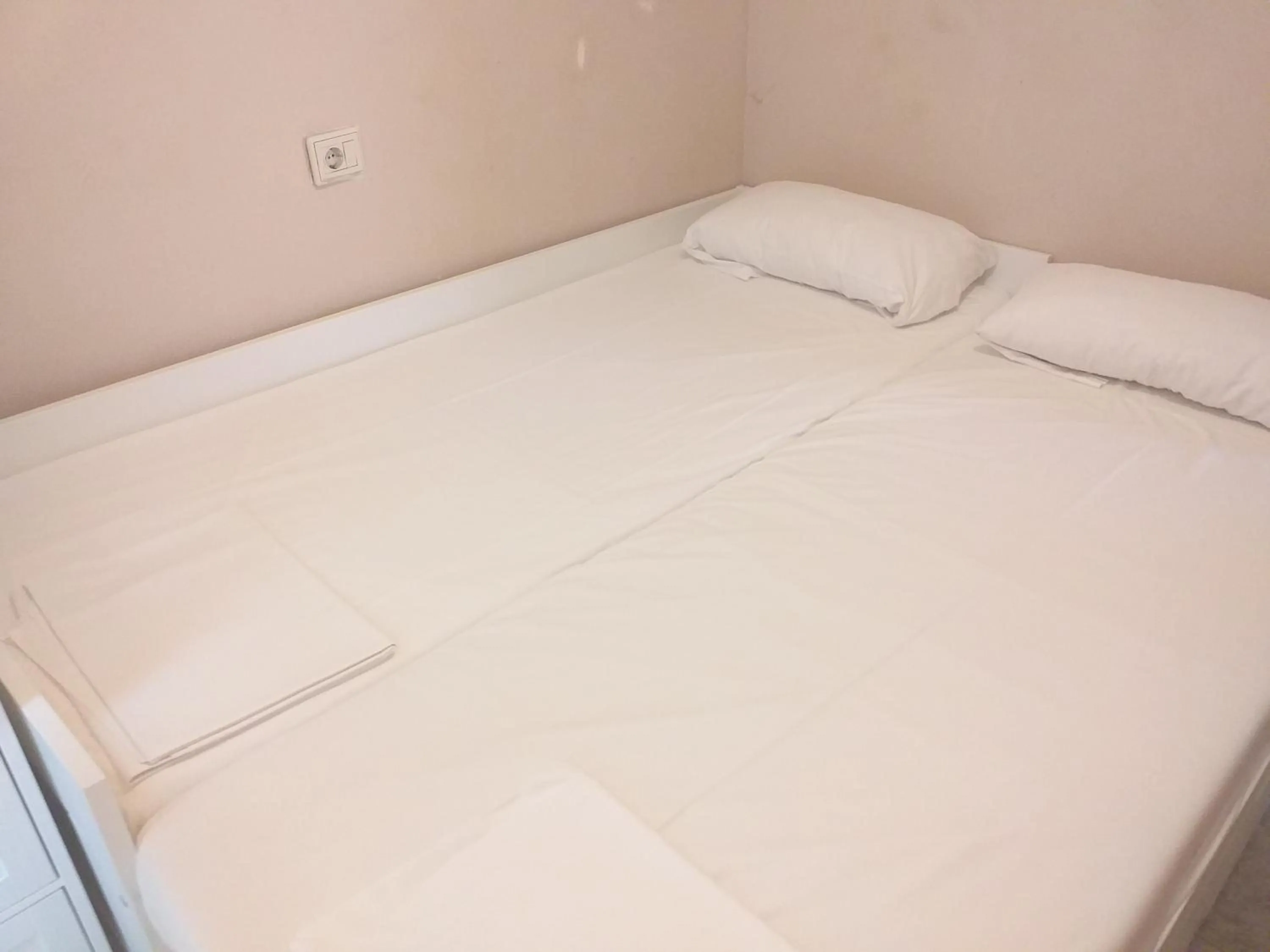 Bedroom, Bed in Playa Paradís - Primera linea de playa - AP-7 3min - Self check-in 24h