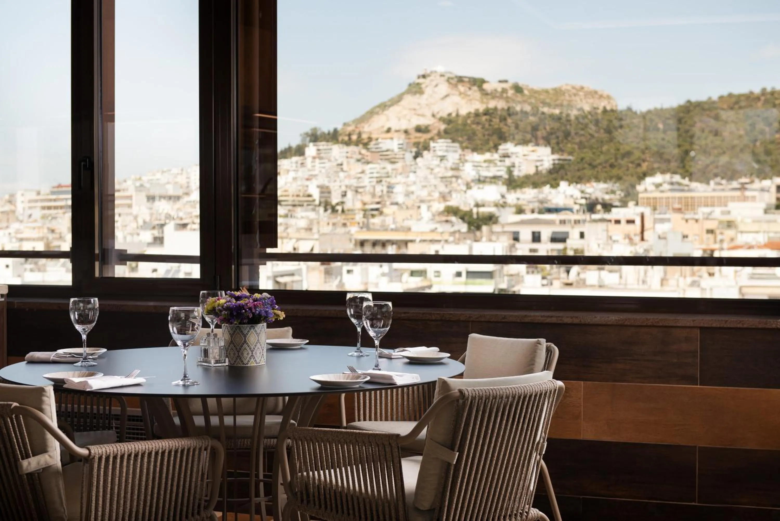Restaurant/places to eat in Crowne Plaza Athens City Centre by IHG