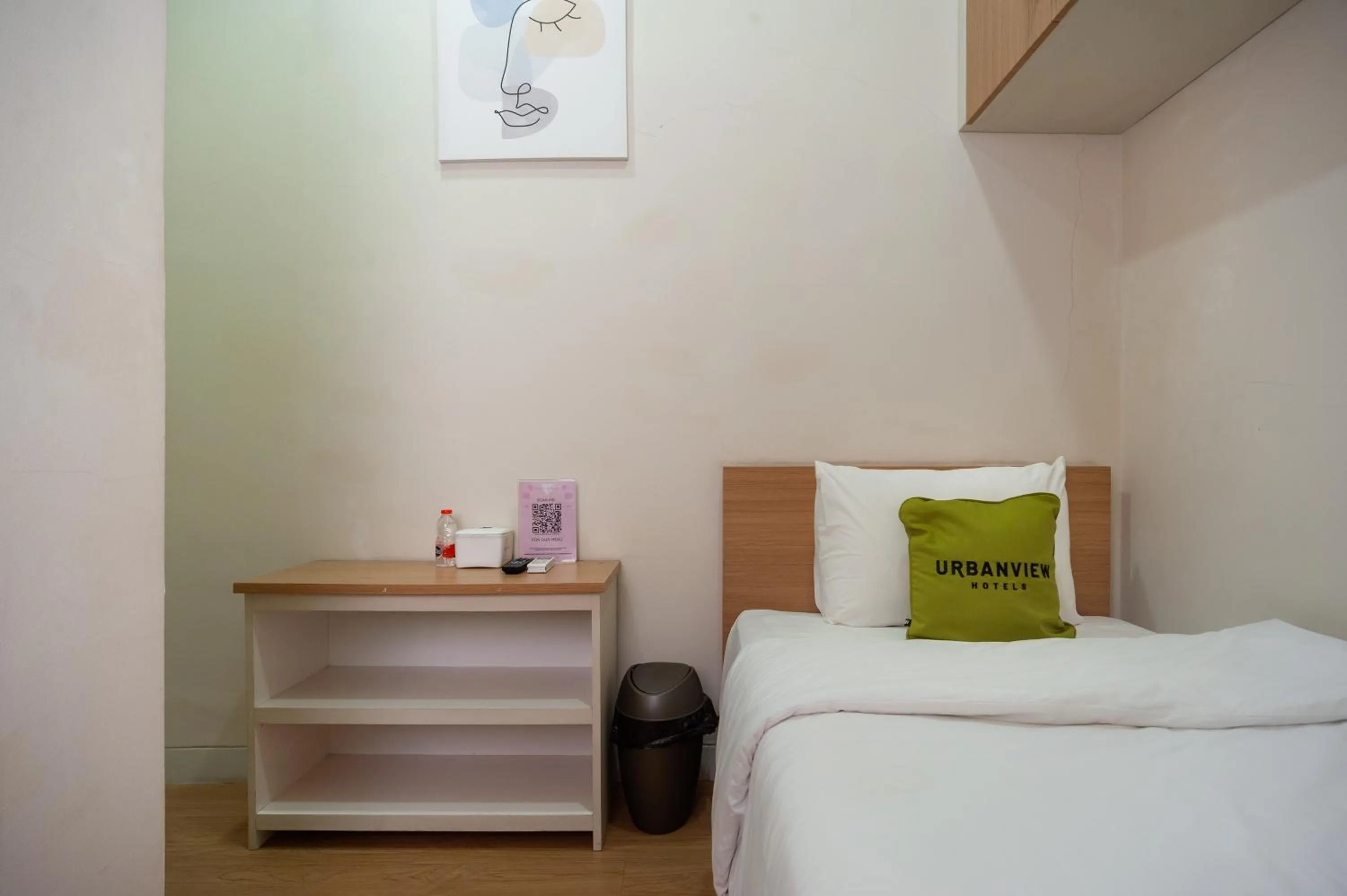 Bedroom, Bed in Urbanview Hotel Jagakarsa by RedDoorz