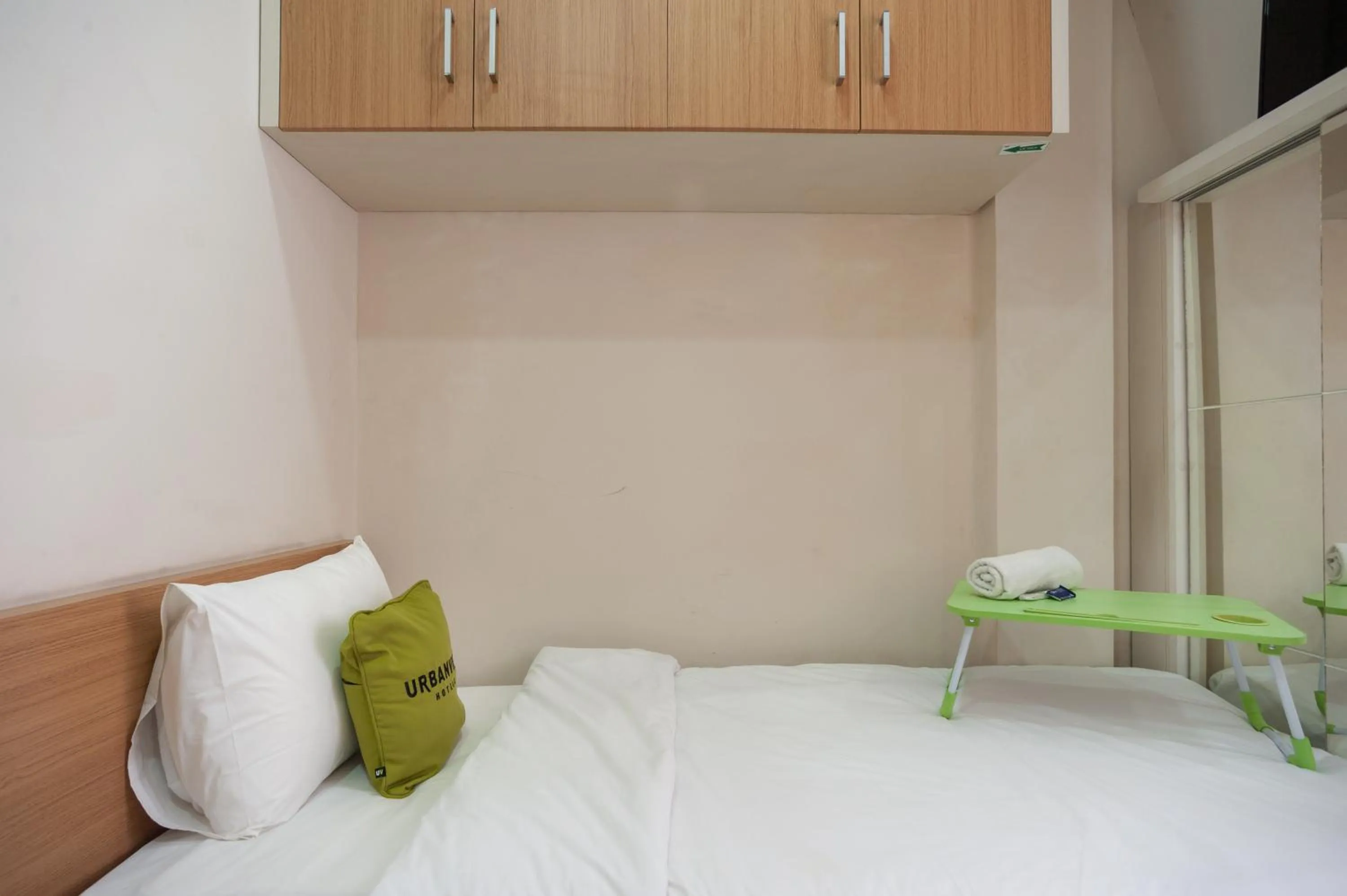 Bedroom, Bed in Urbanview Hotel Jagakarsa by RedDoorz