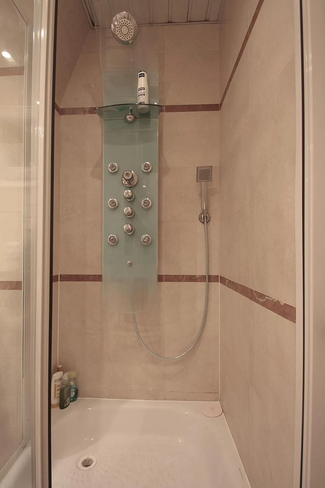 Shower in bridgestreet ST GERMAIN