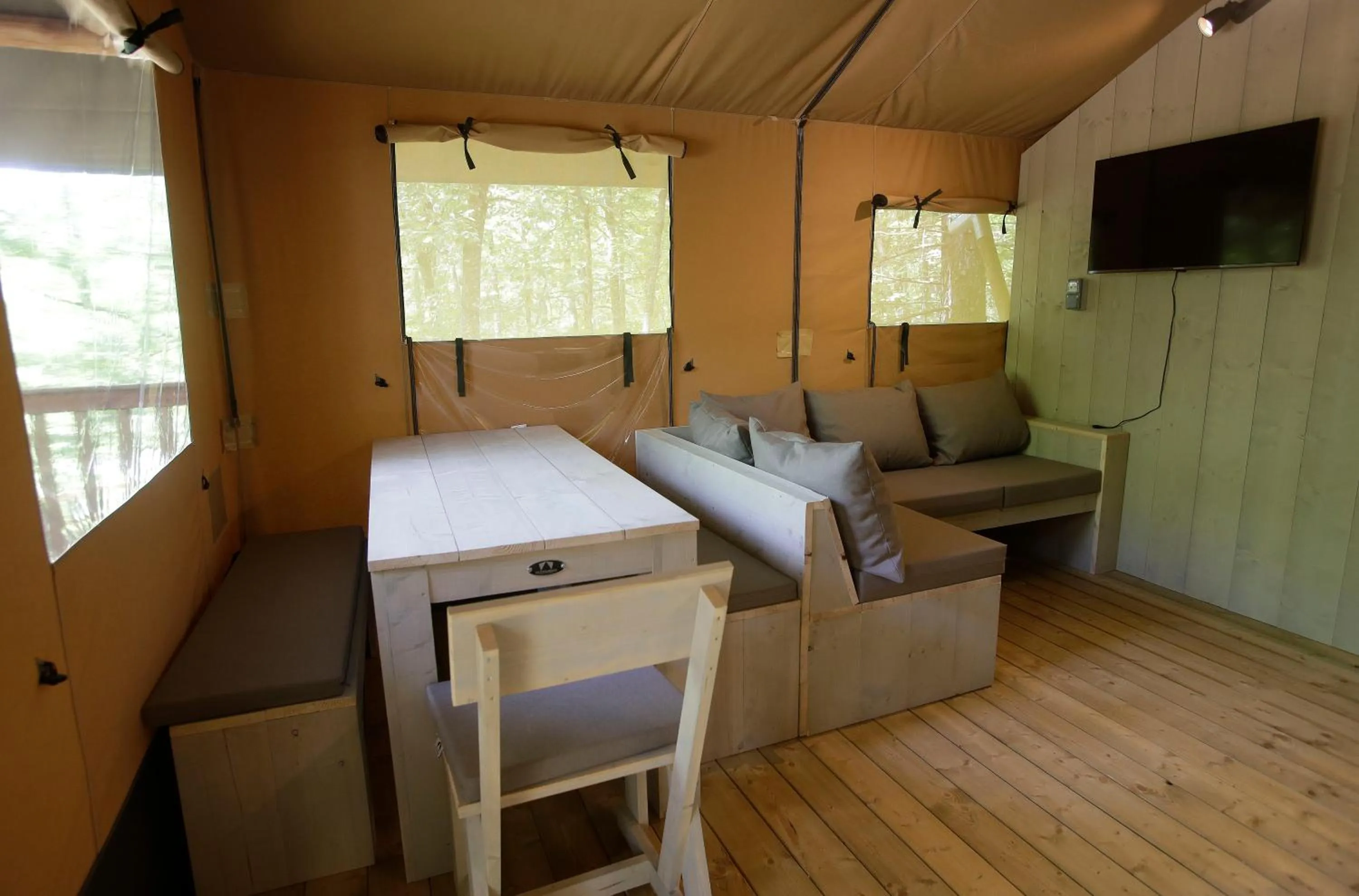 Living room, Bed in CAMPING ETXARRI