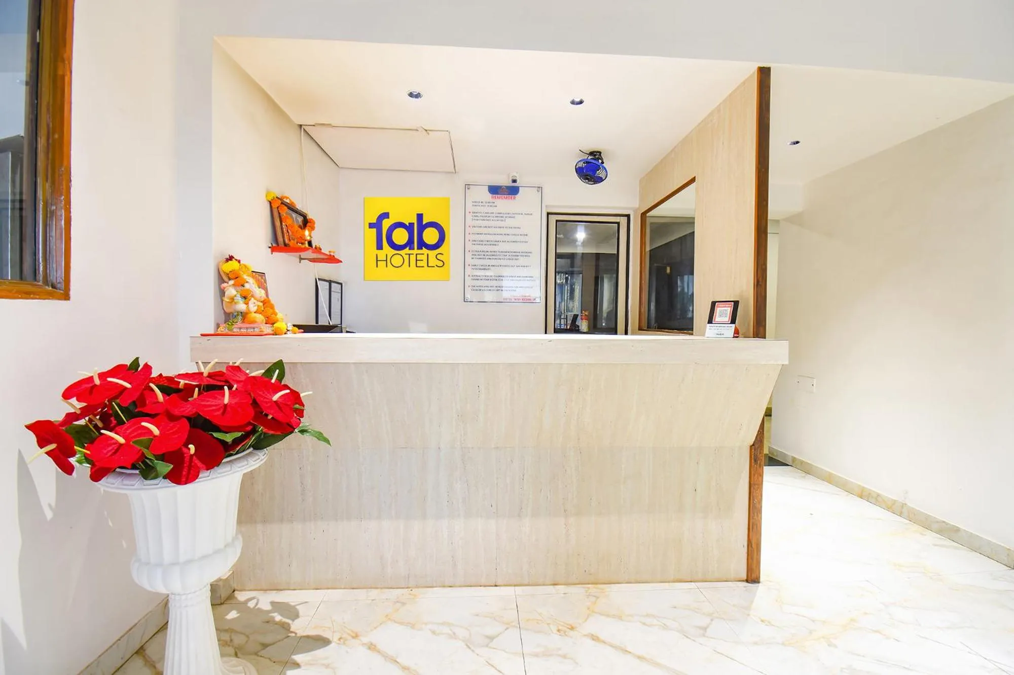 Lobby or reception in FabHotel Prime Yash Residency - Nr Lonavala Railway Station