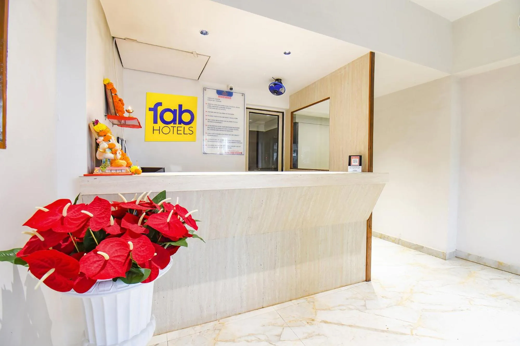 Lobby or reception in FabHotel Prime Yash Residency - Nr Lonavala Railway Station