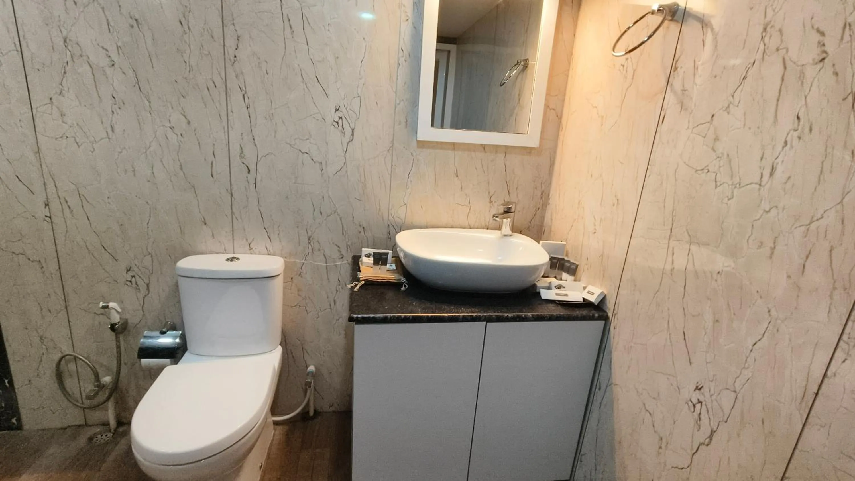 Luxury Amar Tree Resort