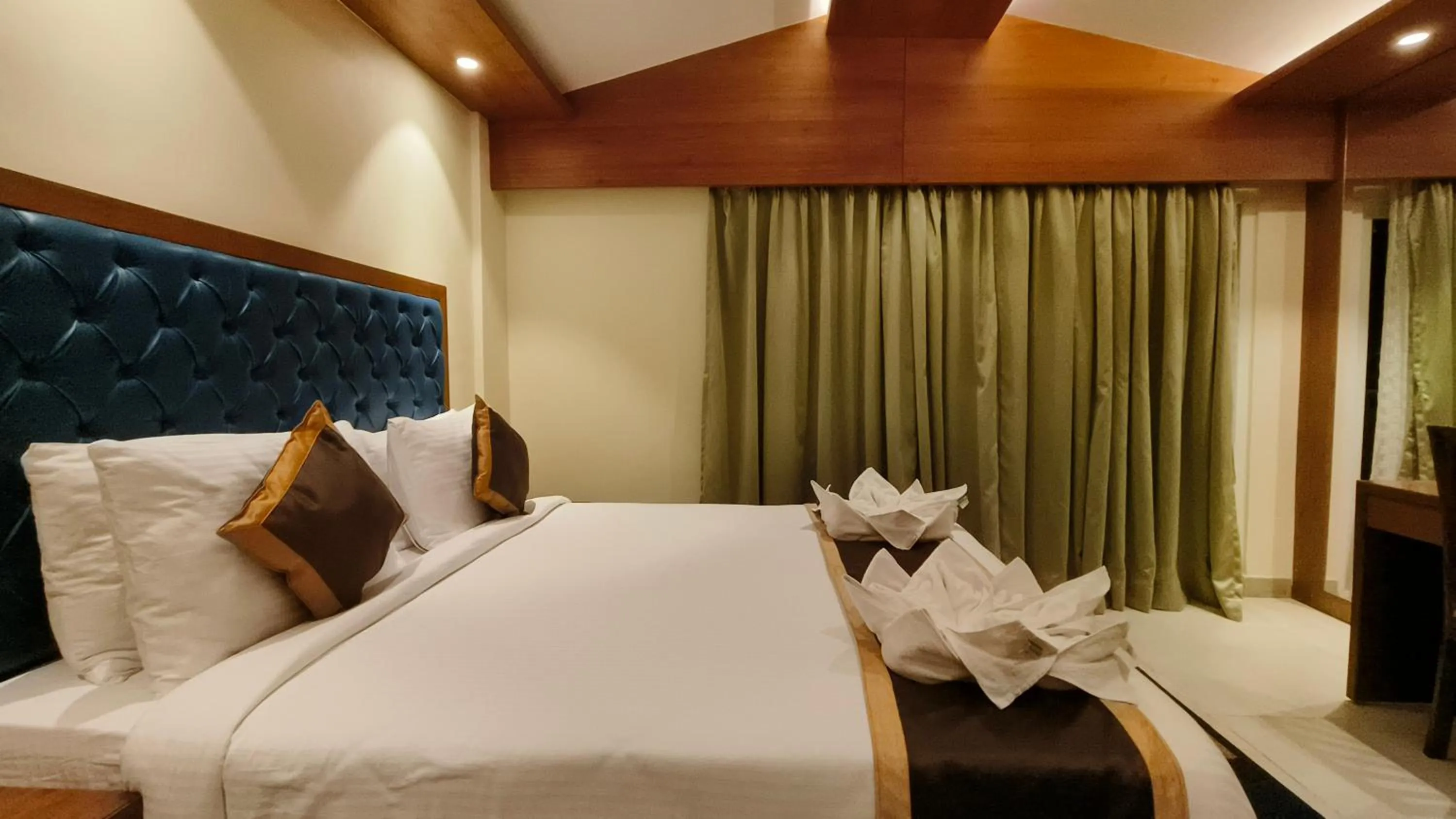 Bed in Luxury Amar Tree Resort