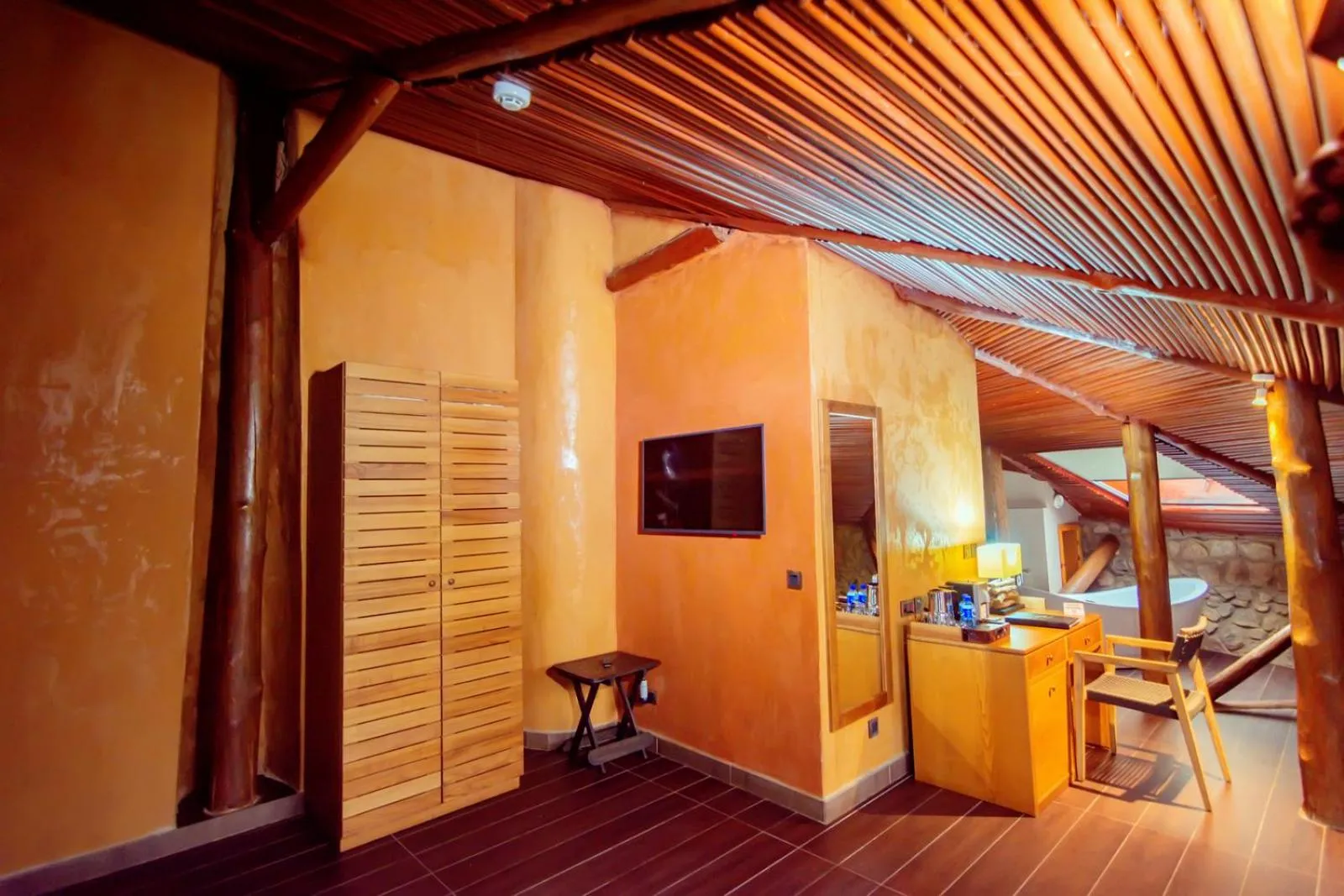 TV and multimedia in Trois Ore Residences & Green Earth Bistro