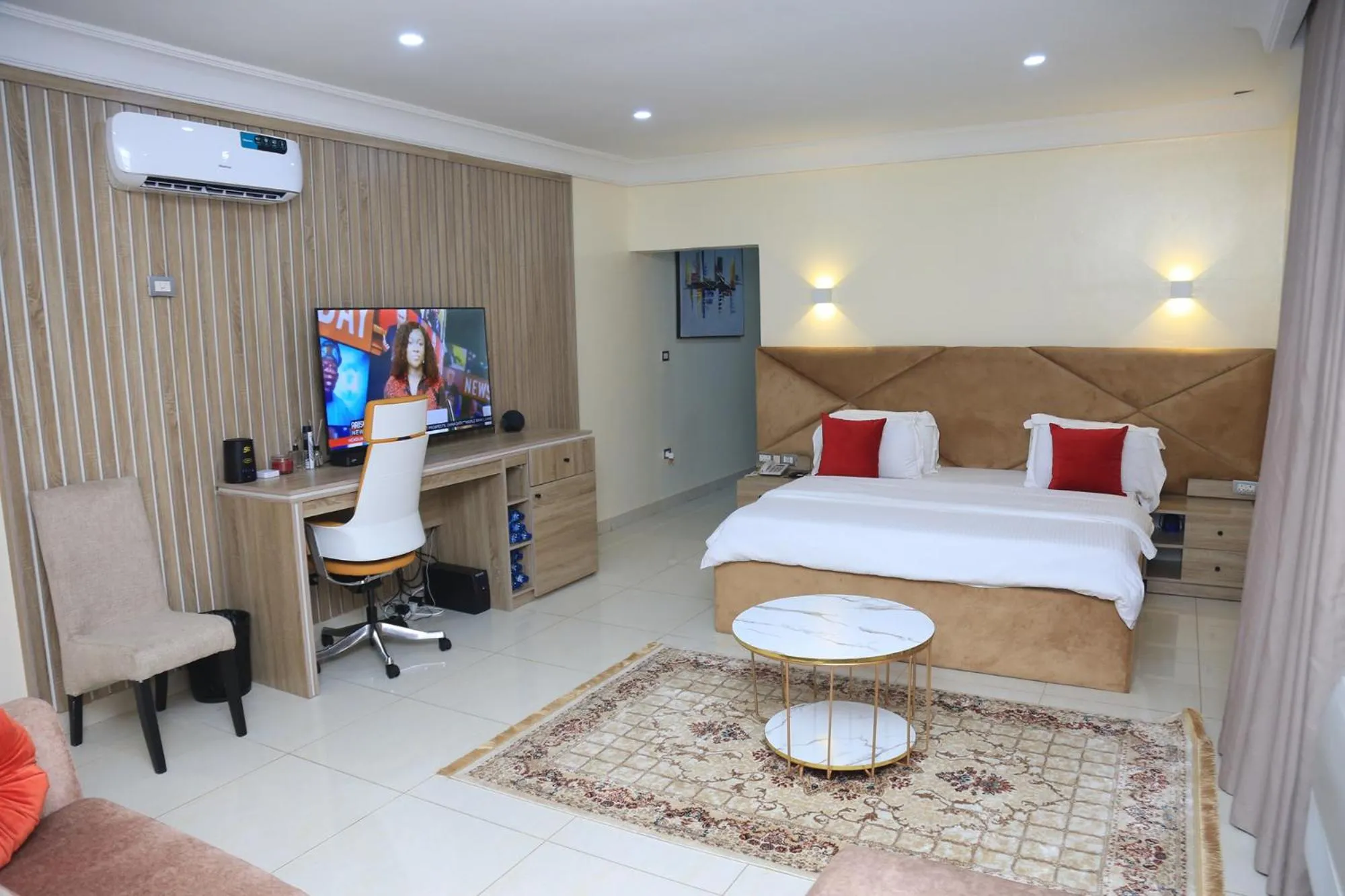 Photo of the whole room, Bed in House 24