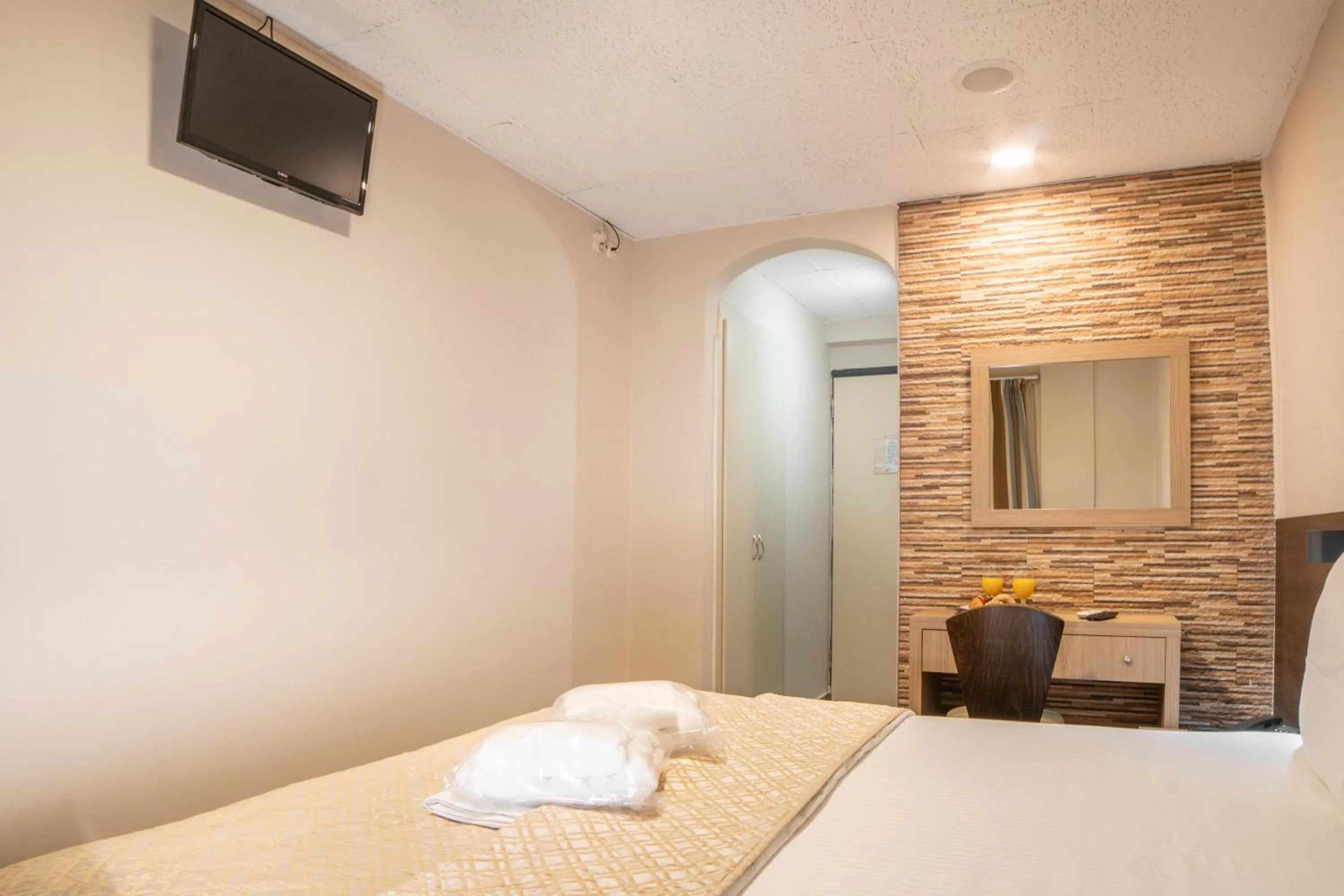 Bedroom, Bed in Anita Hotel