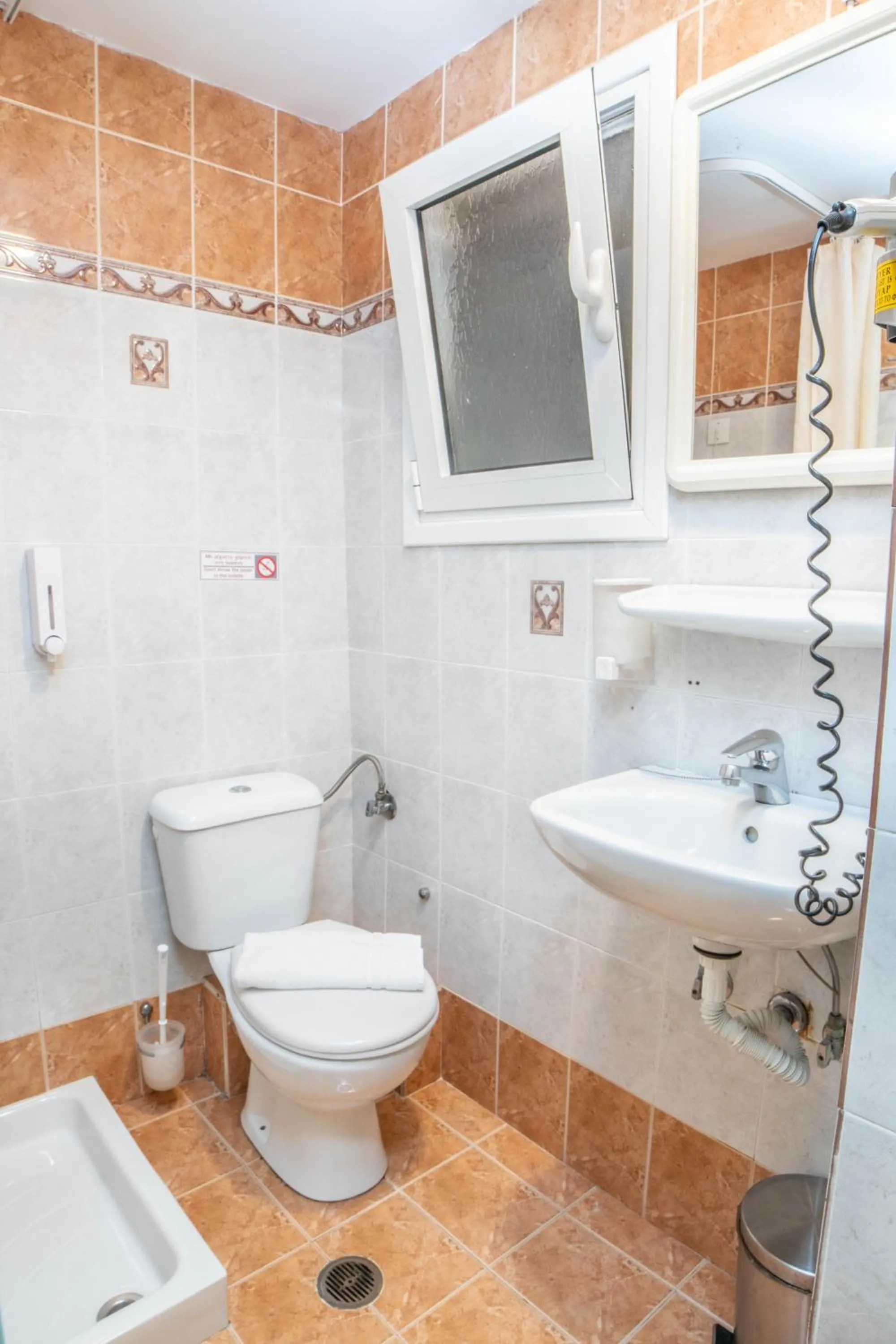 Bathroom in Anita Hotel