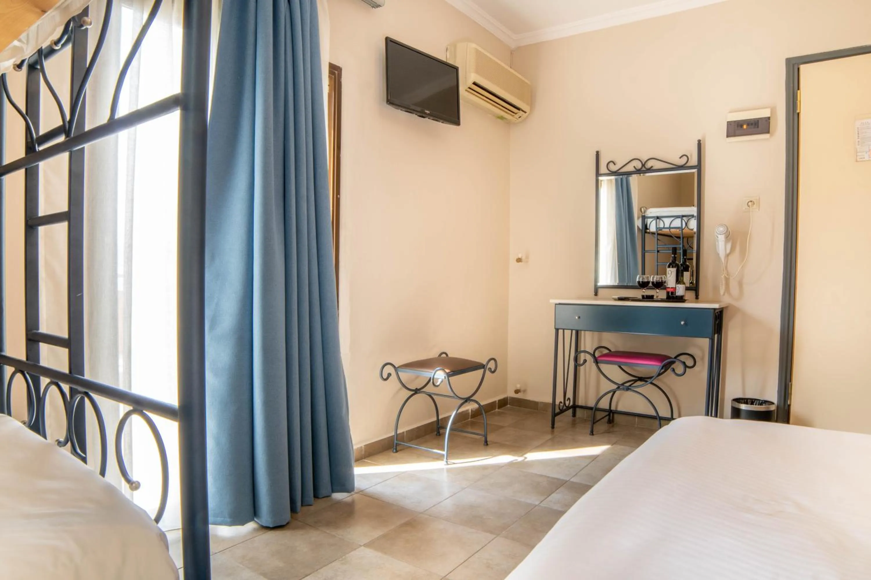 Bedroom, Bed in Anita Hotel