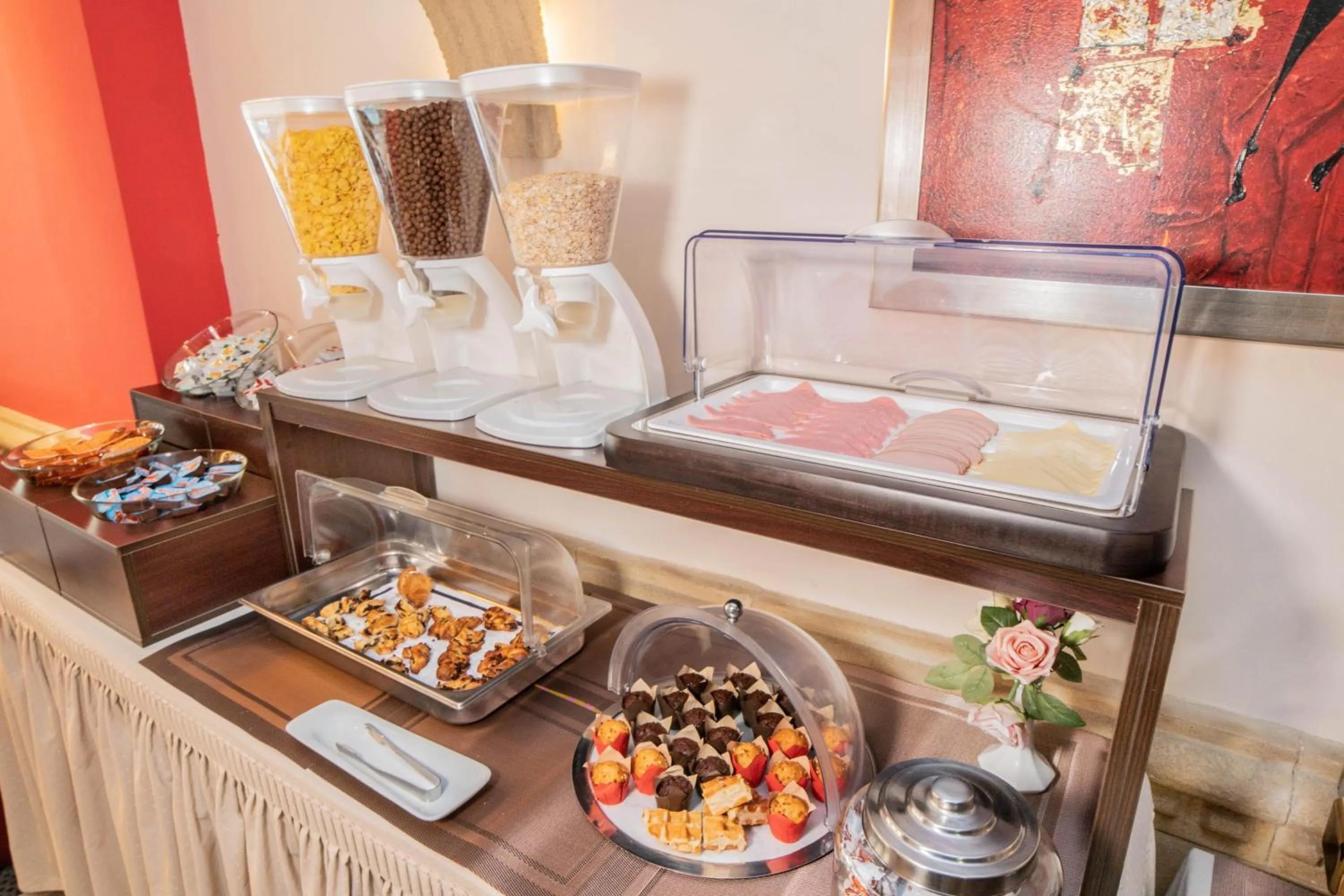 Restaurant/places to eat in Anita Hotel