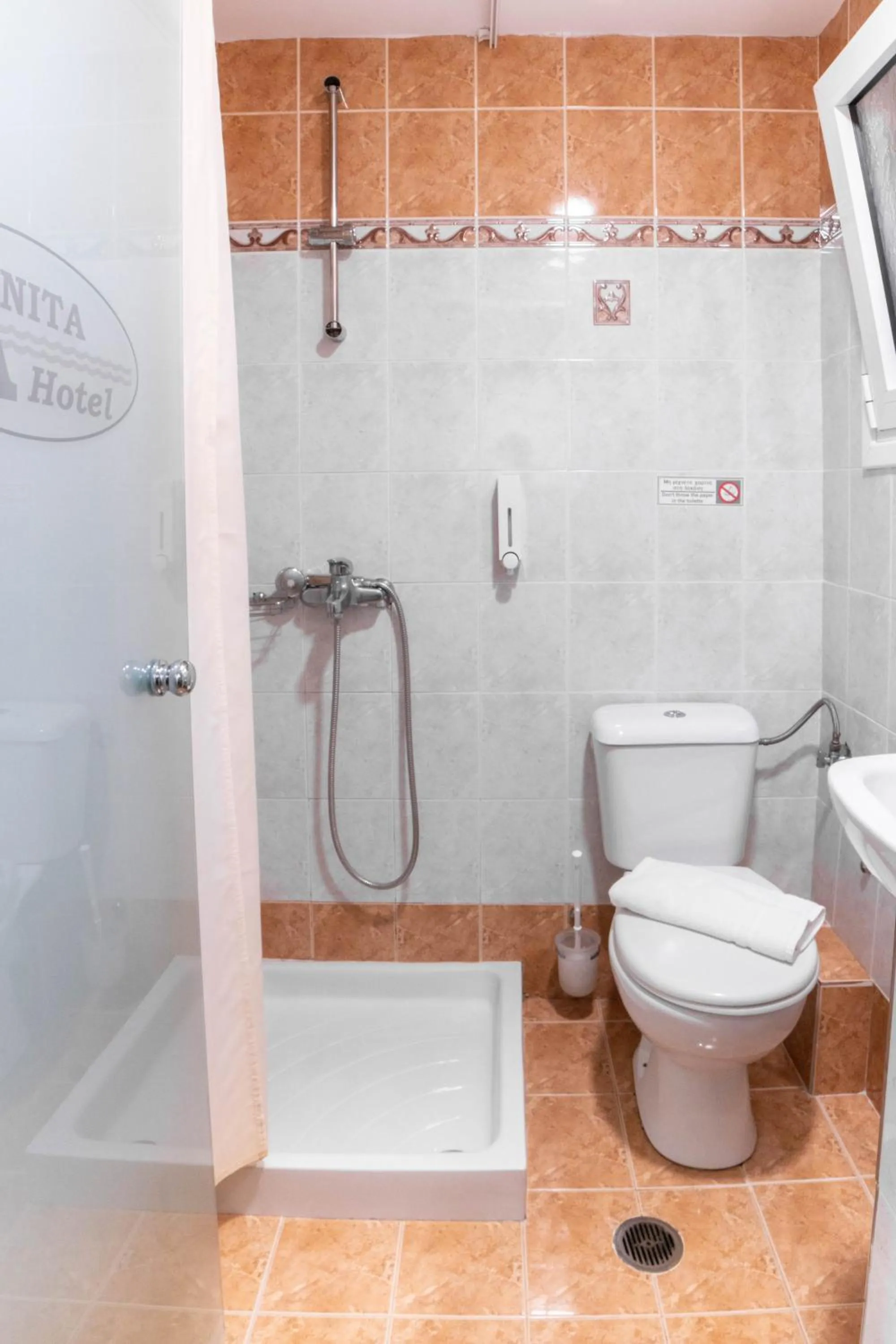 Bathroom in Anita Hotel