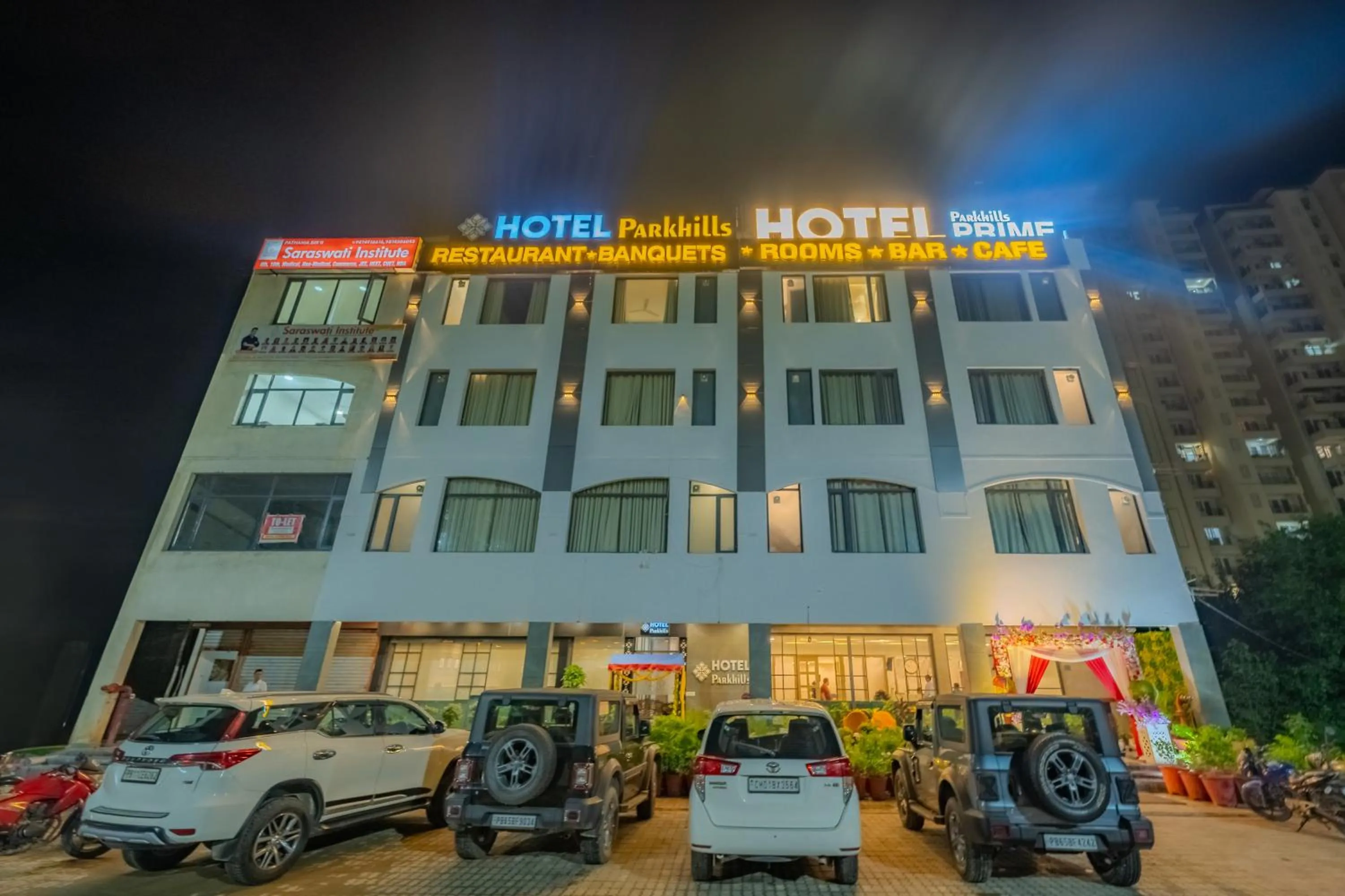 Property building in Hotel Park Hills