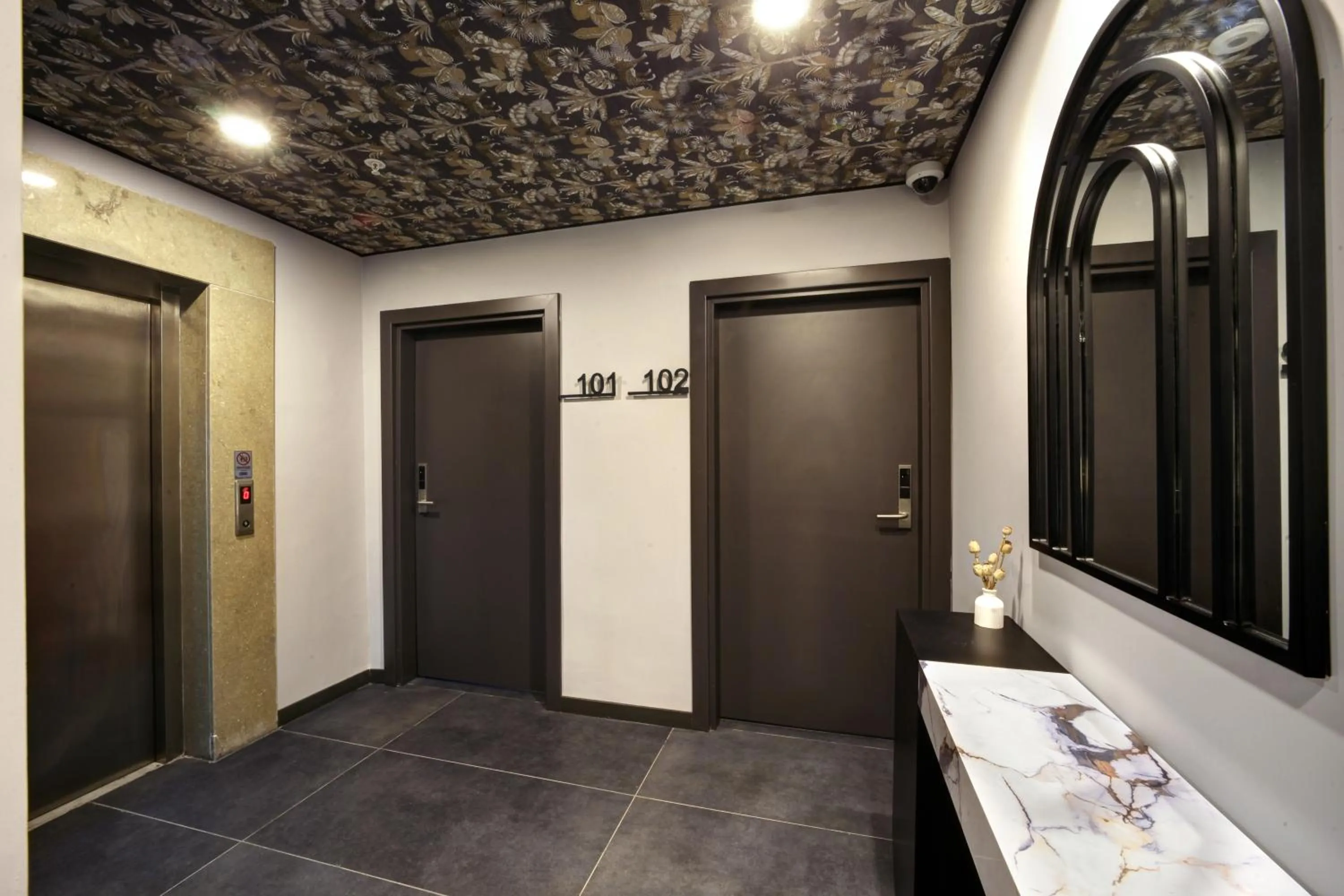 elevator in Second Suit Hotel