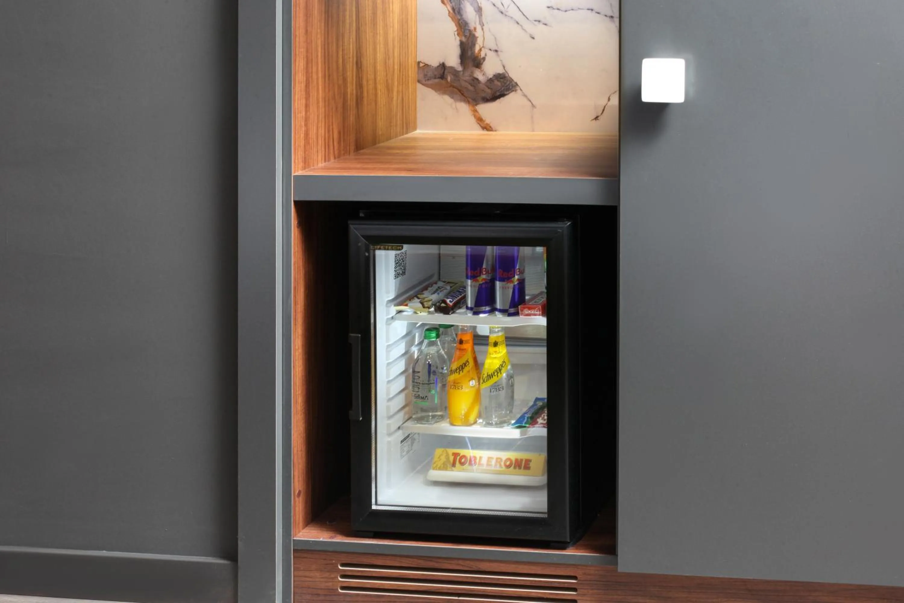 Kitchen or kitchenette in Second Suit Hotel