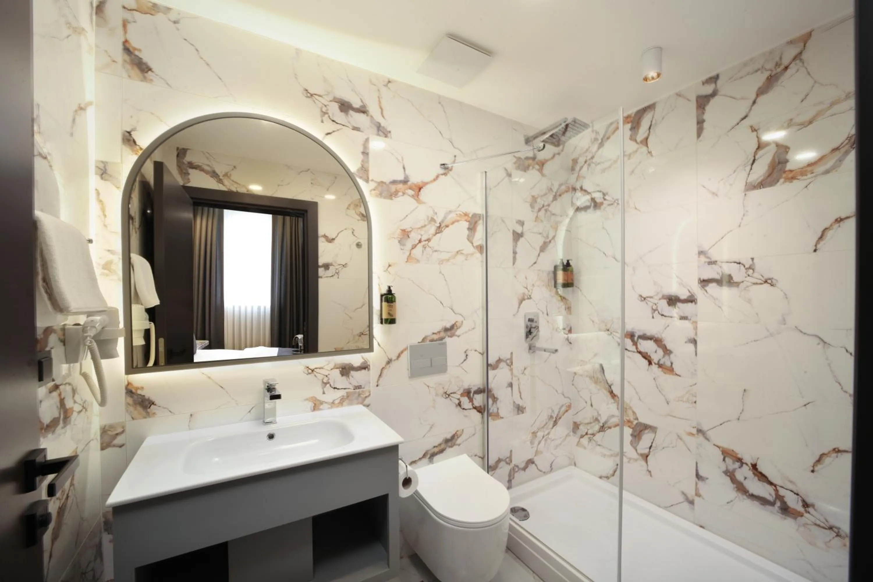 Shower in Second Suit Hotel