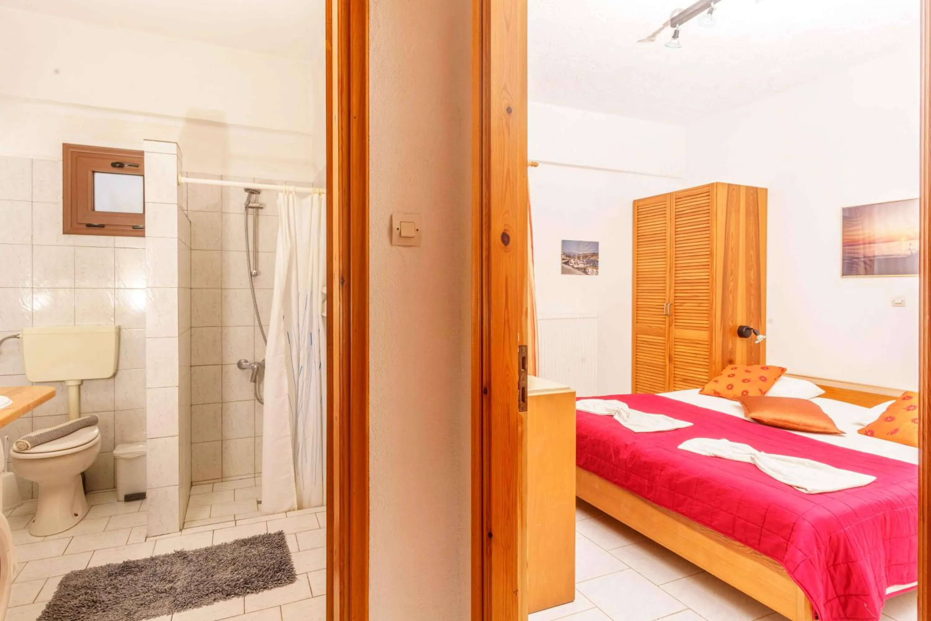 Shower, Bed in Alexander Beach Hotel