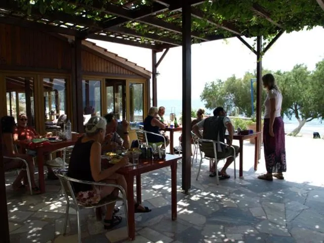 Restaurant/places to eat in Alexander Beach Hotel