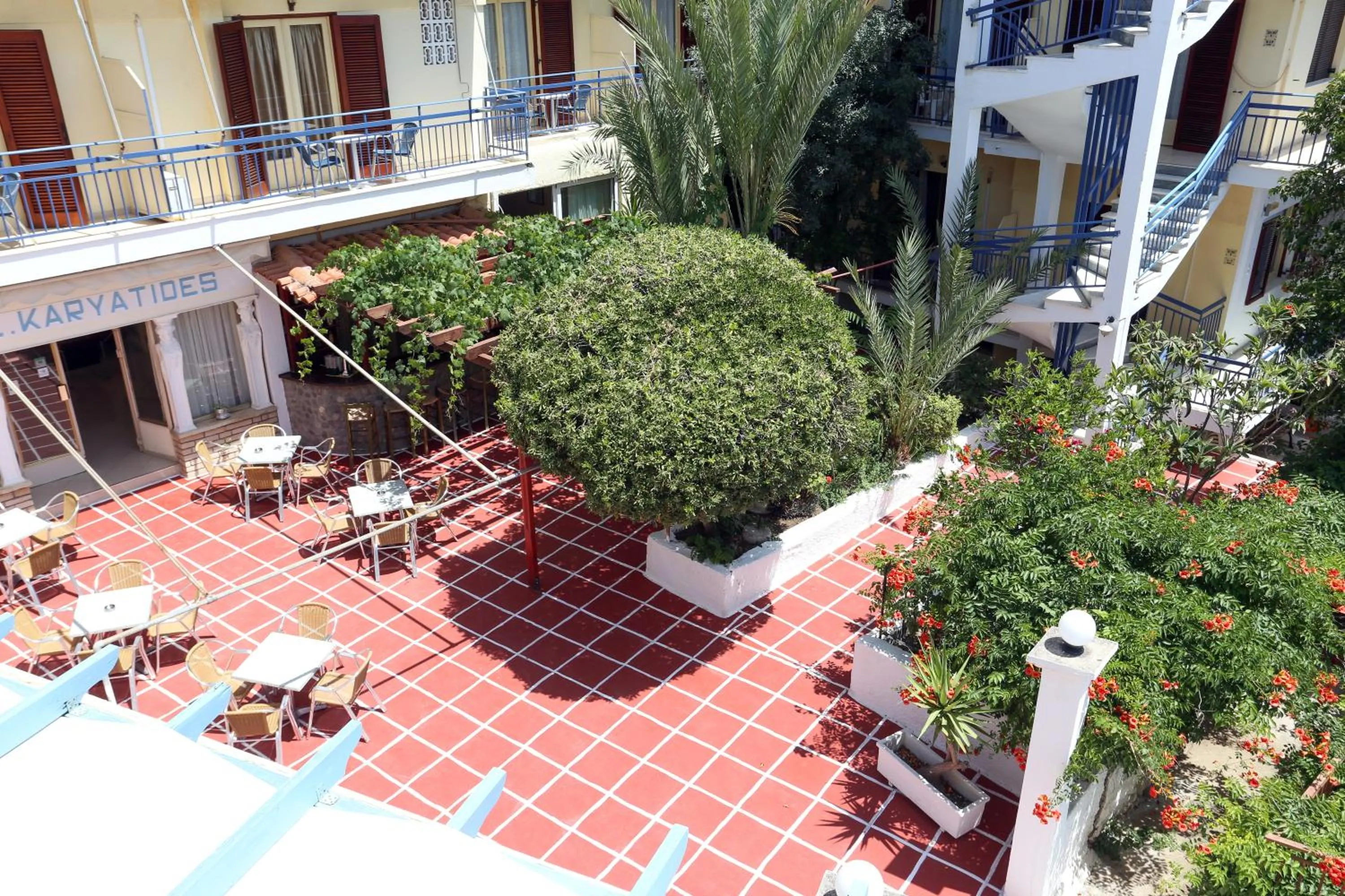 Hotel Karyatides