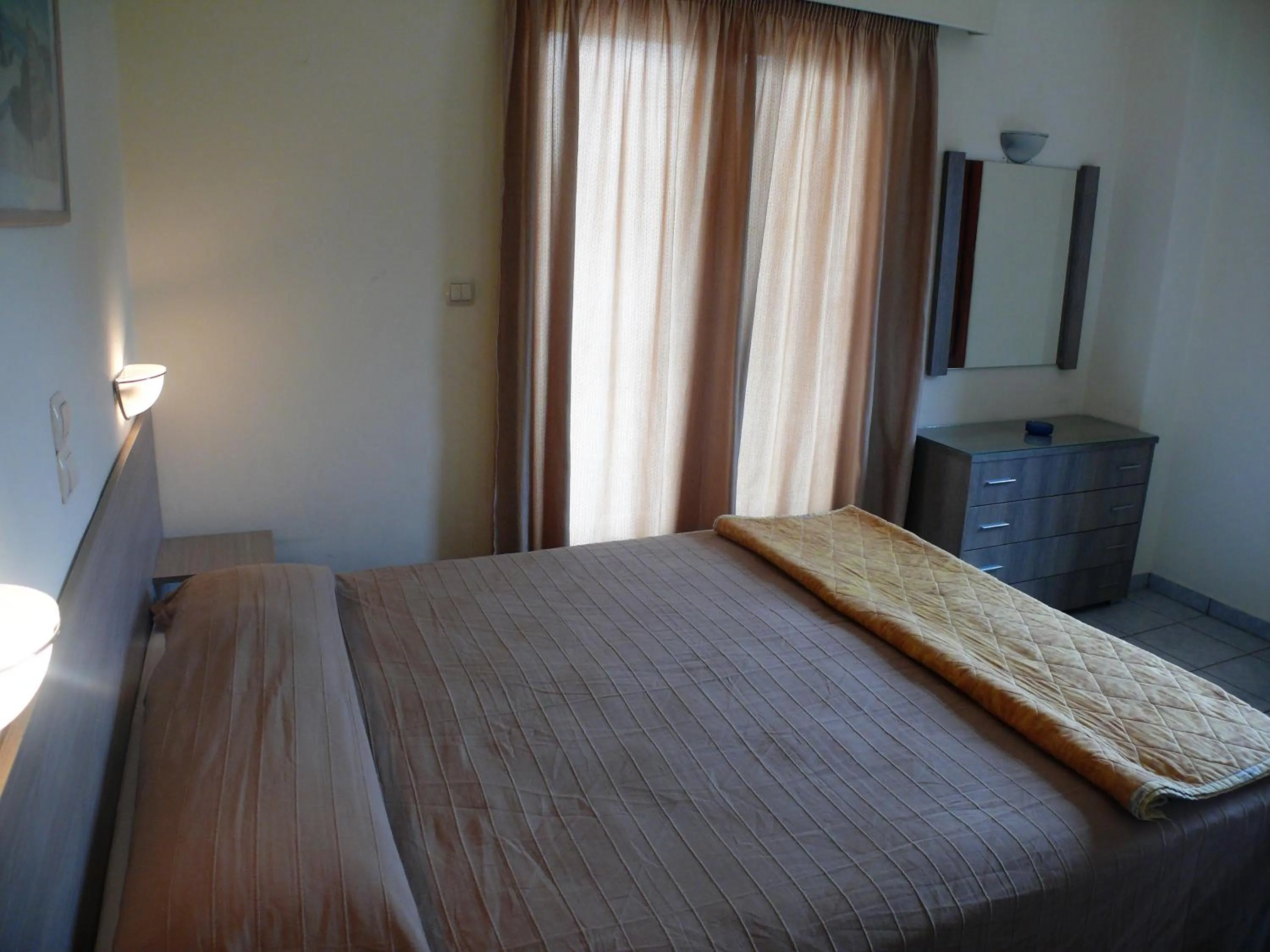 Bed in Hotel Karyatides