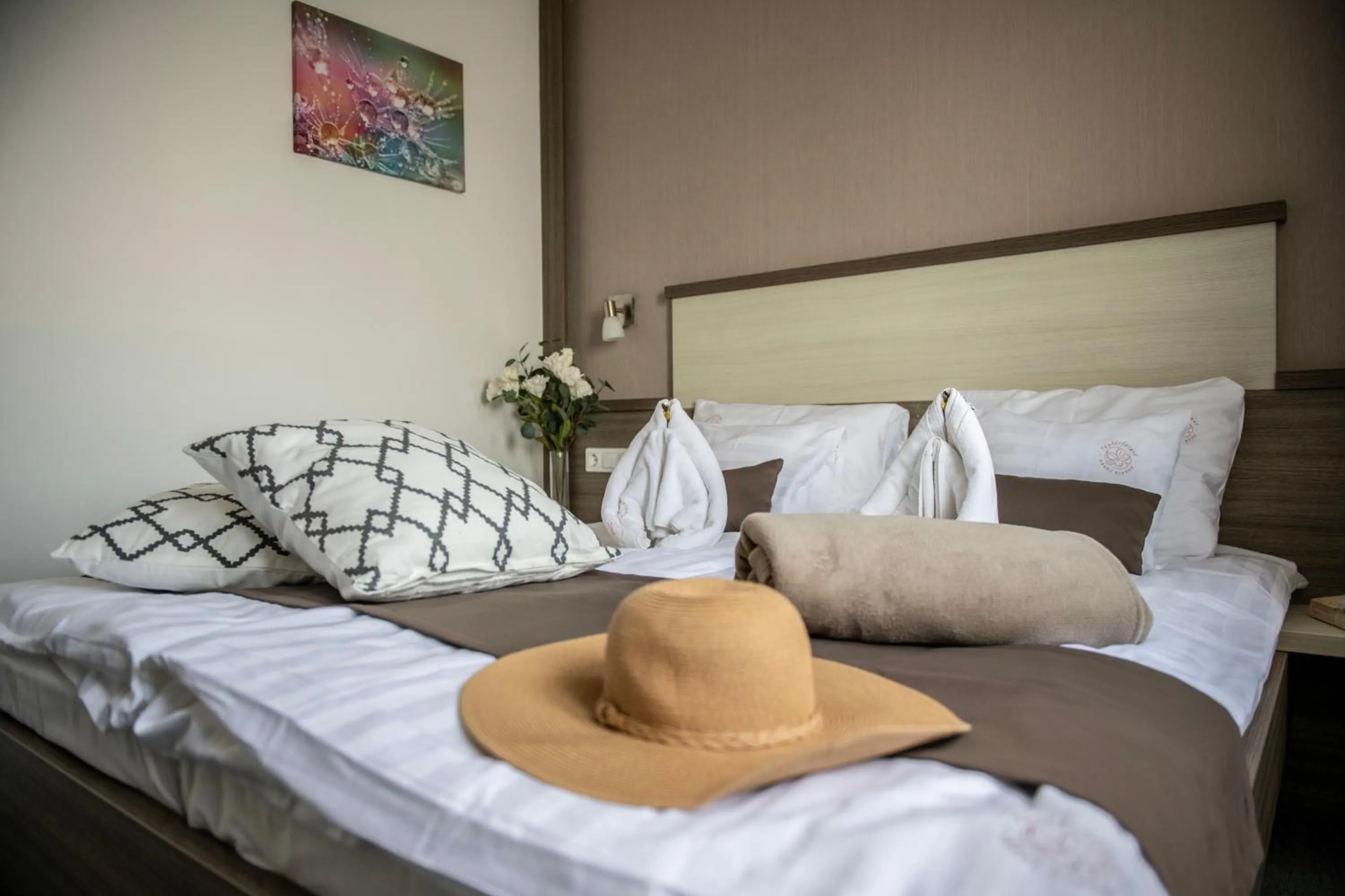 Photo of the whole room, Bed in Tündérfátyol