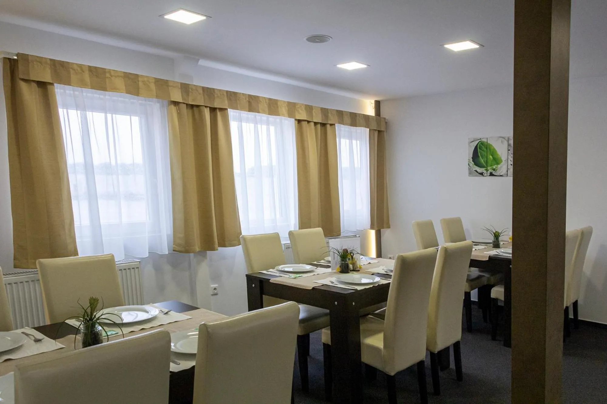 Restaurant/places to eat in Tündérfátyol