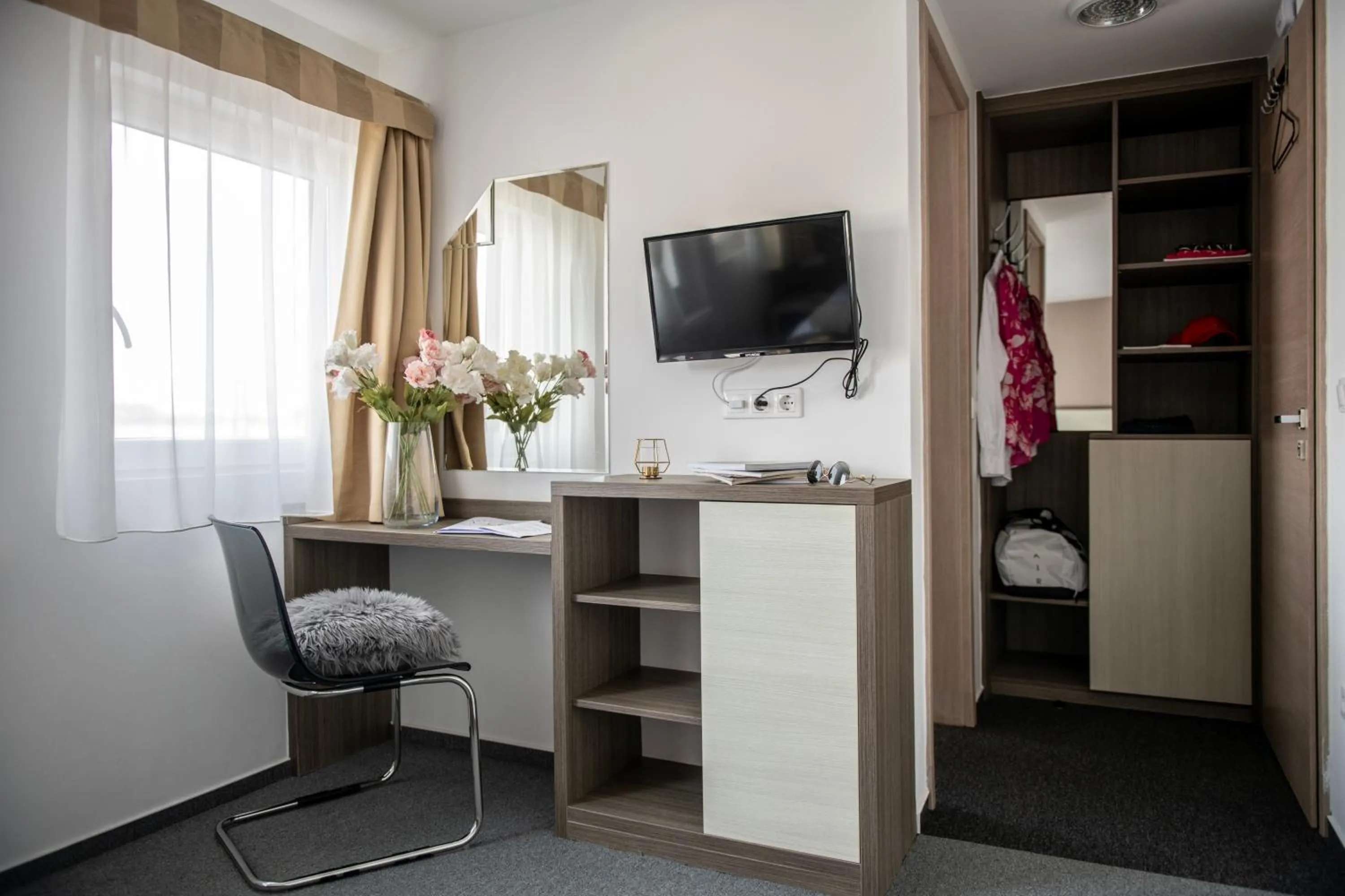 Photo of the whole room in Tündérfátyol