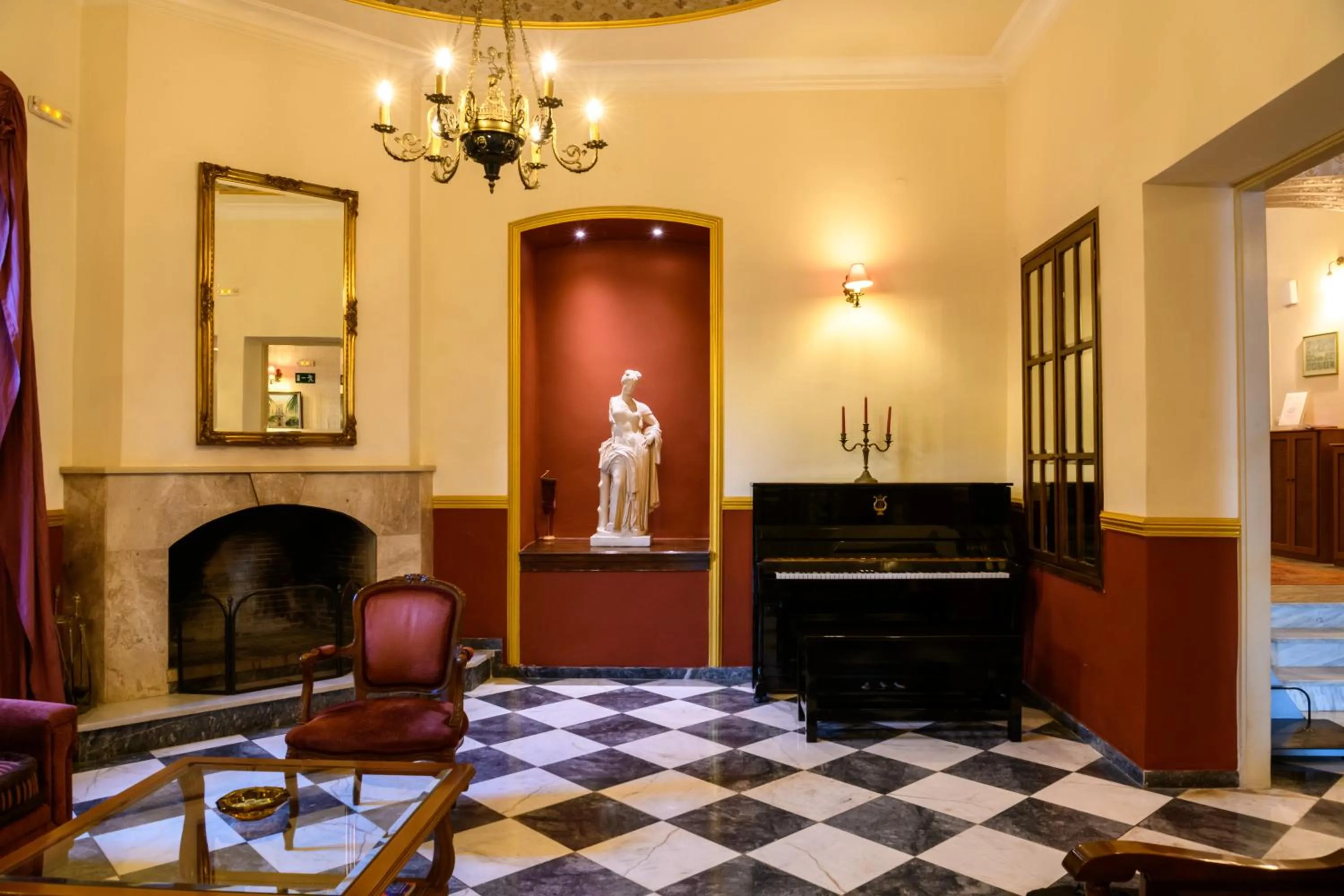 Communal lounge/ TV room in Halepa Hotel