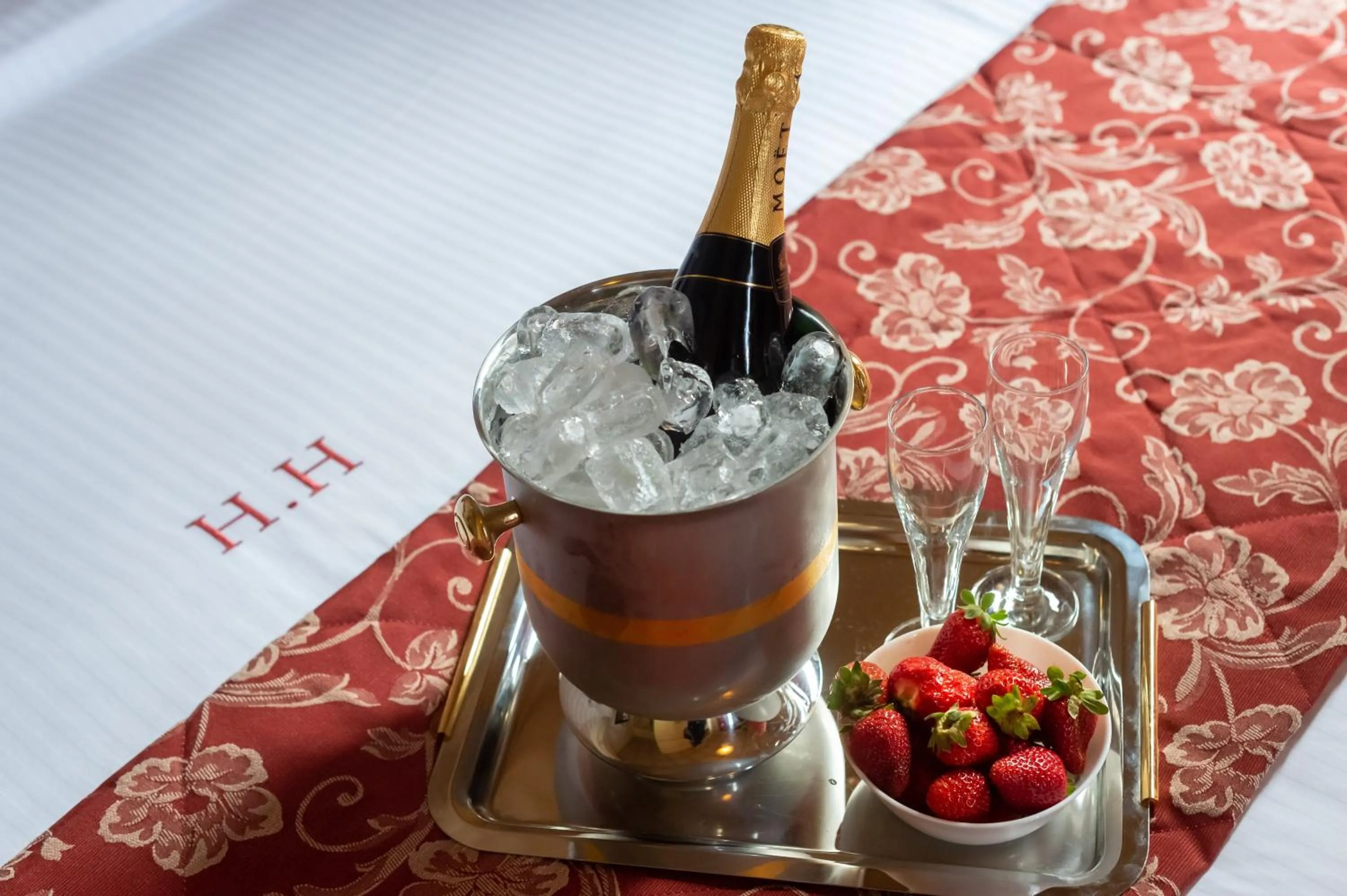 Food and drinks in Halepa Hotel