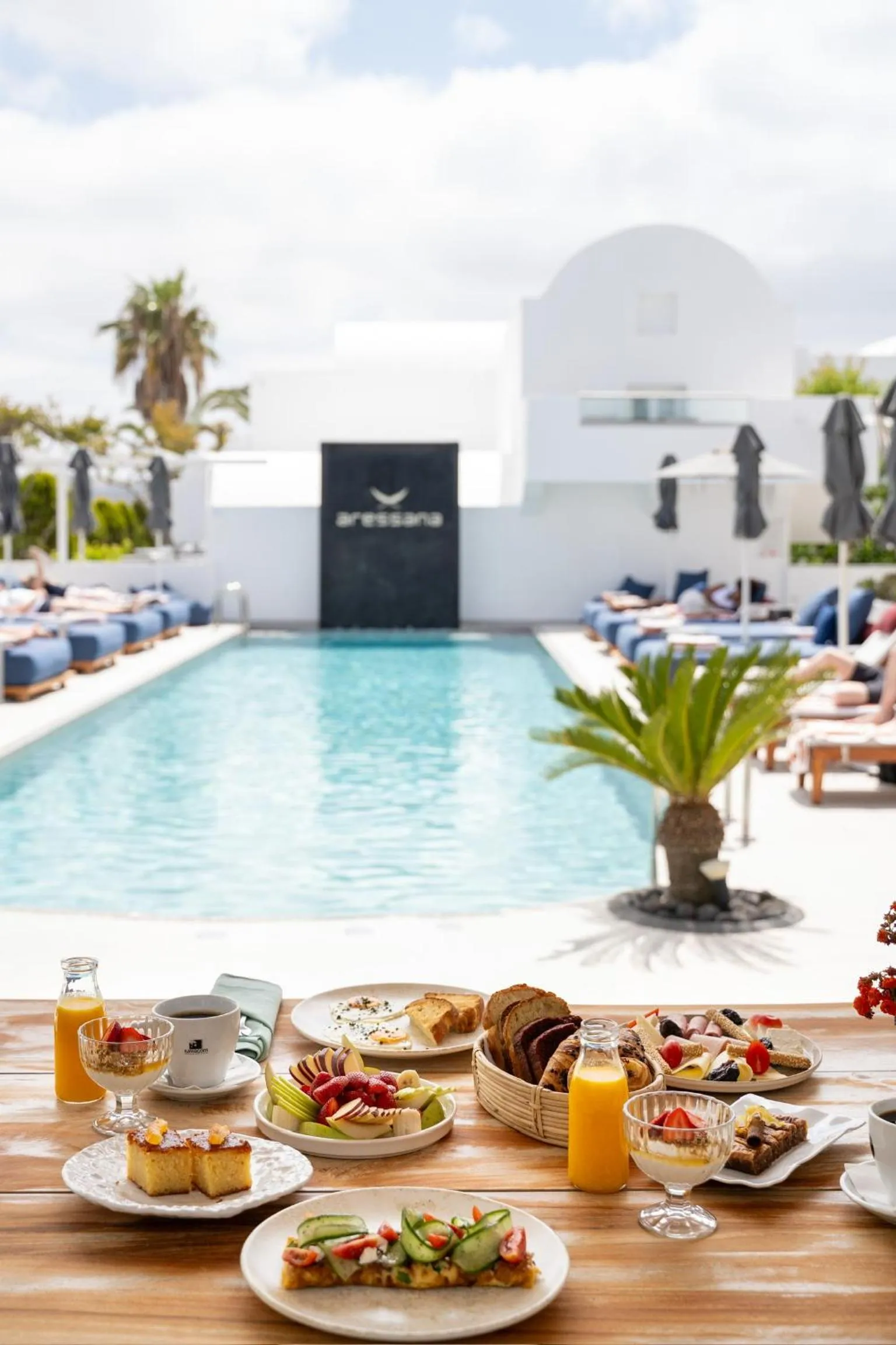 Food and drinks in Aressana Spa Hotel & Suites - Small Luxury Hotels of the World