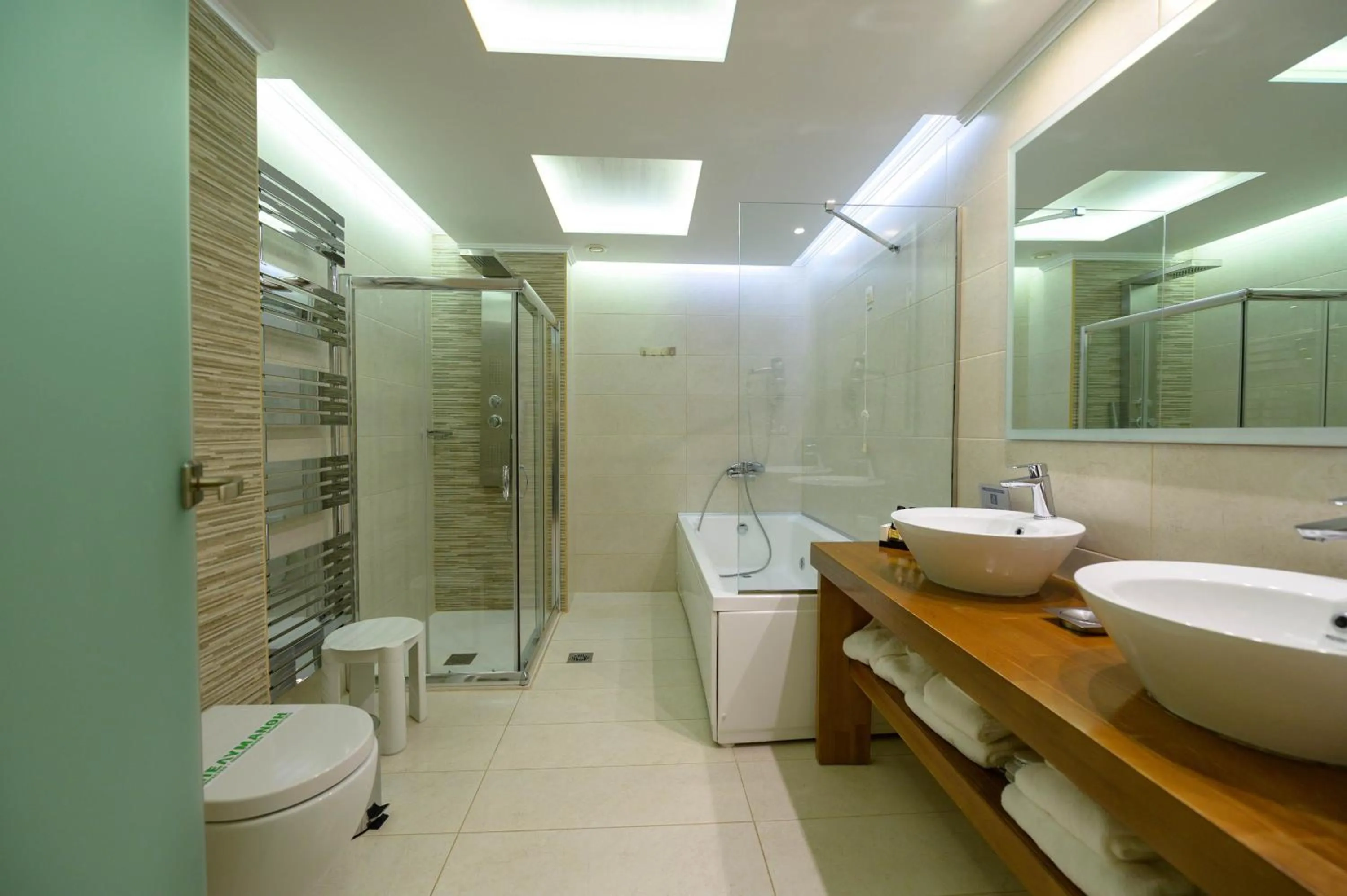 Shower in Hotel Europa Olympia