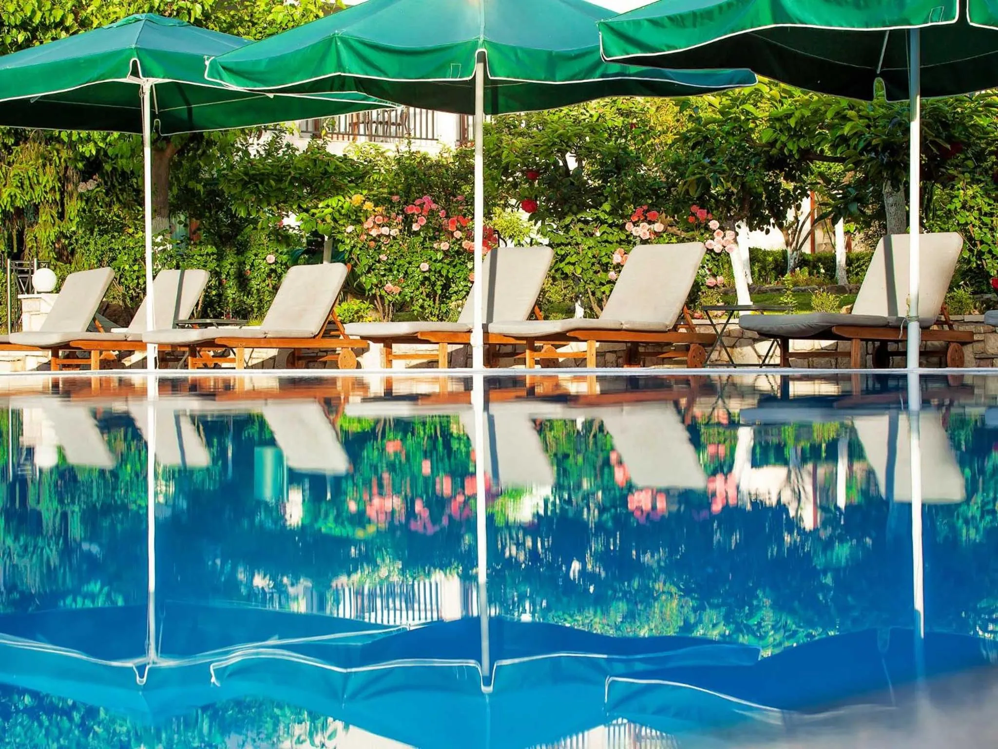 Swimming pool in Hotel Europa Olympia