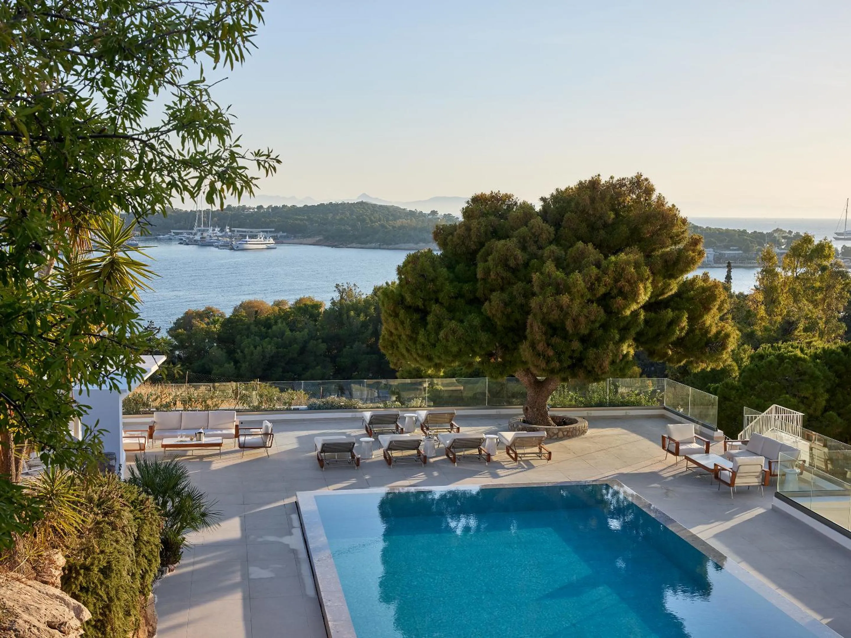 Day in Vouliagmeni Suites