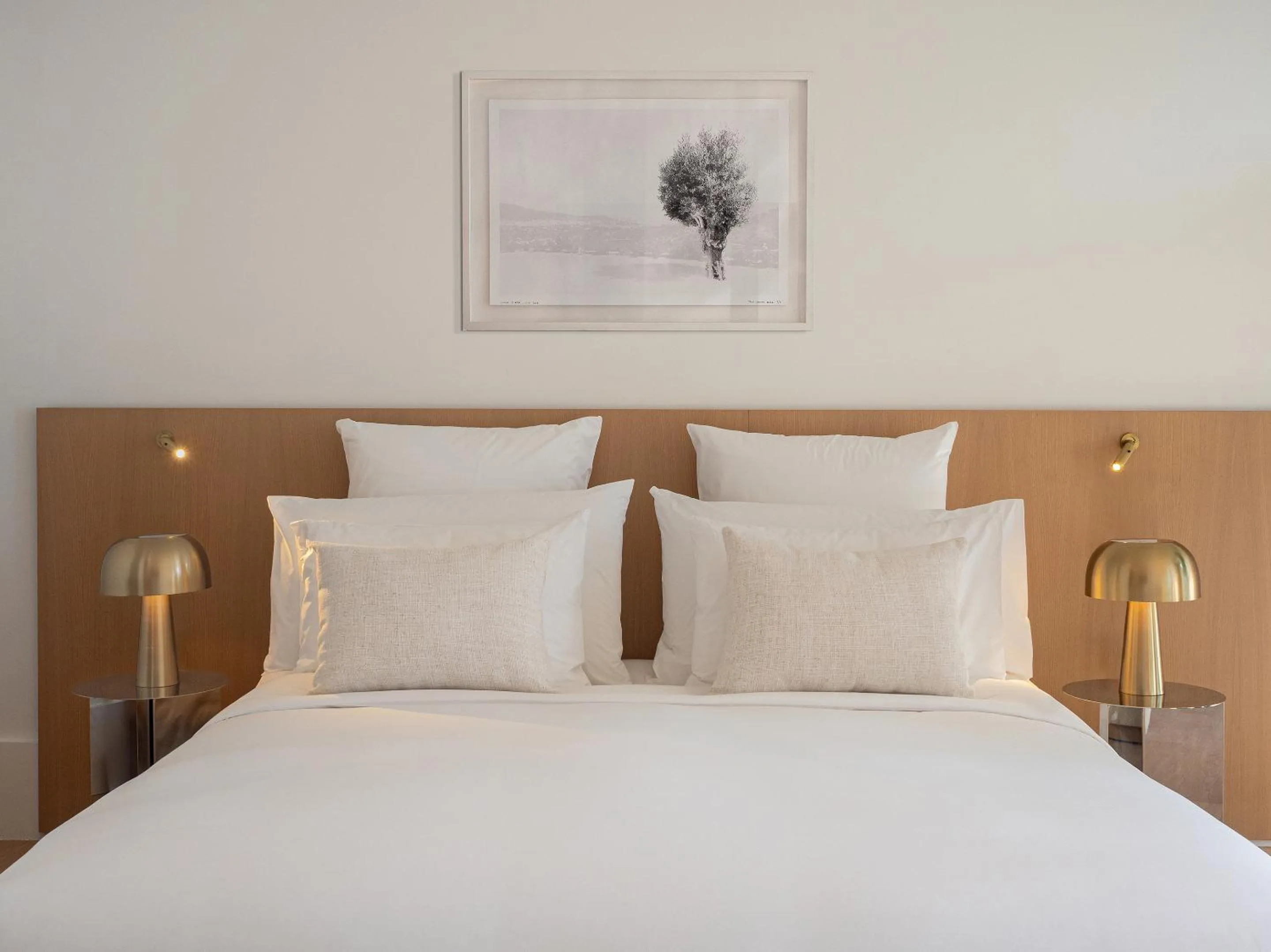 Bed in Vouliagmeni Suites