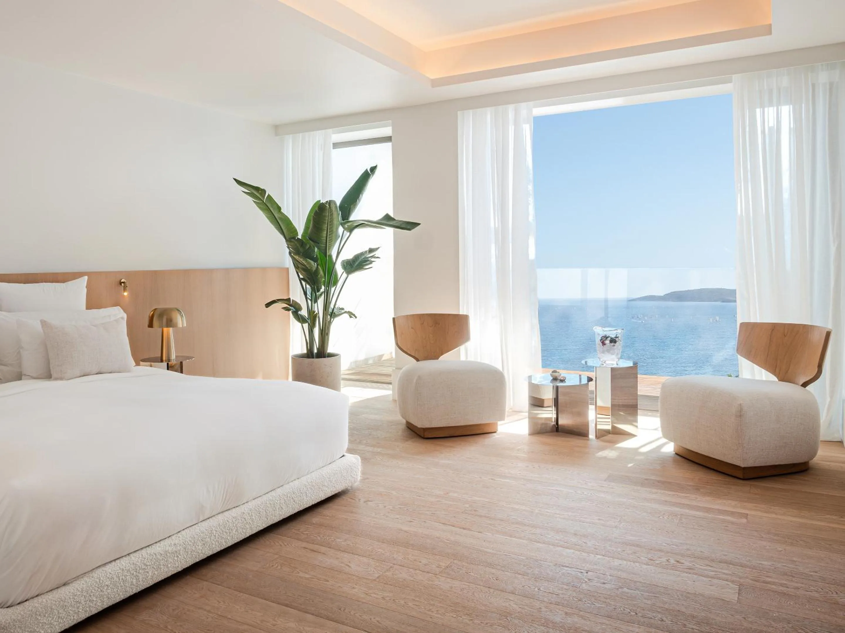 Photo of the whole room, Bed in Vouliagmeni Suites