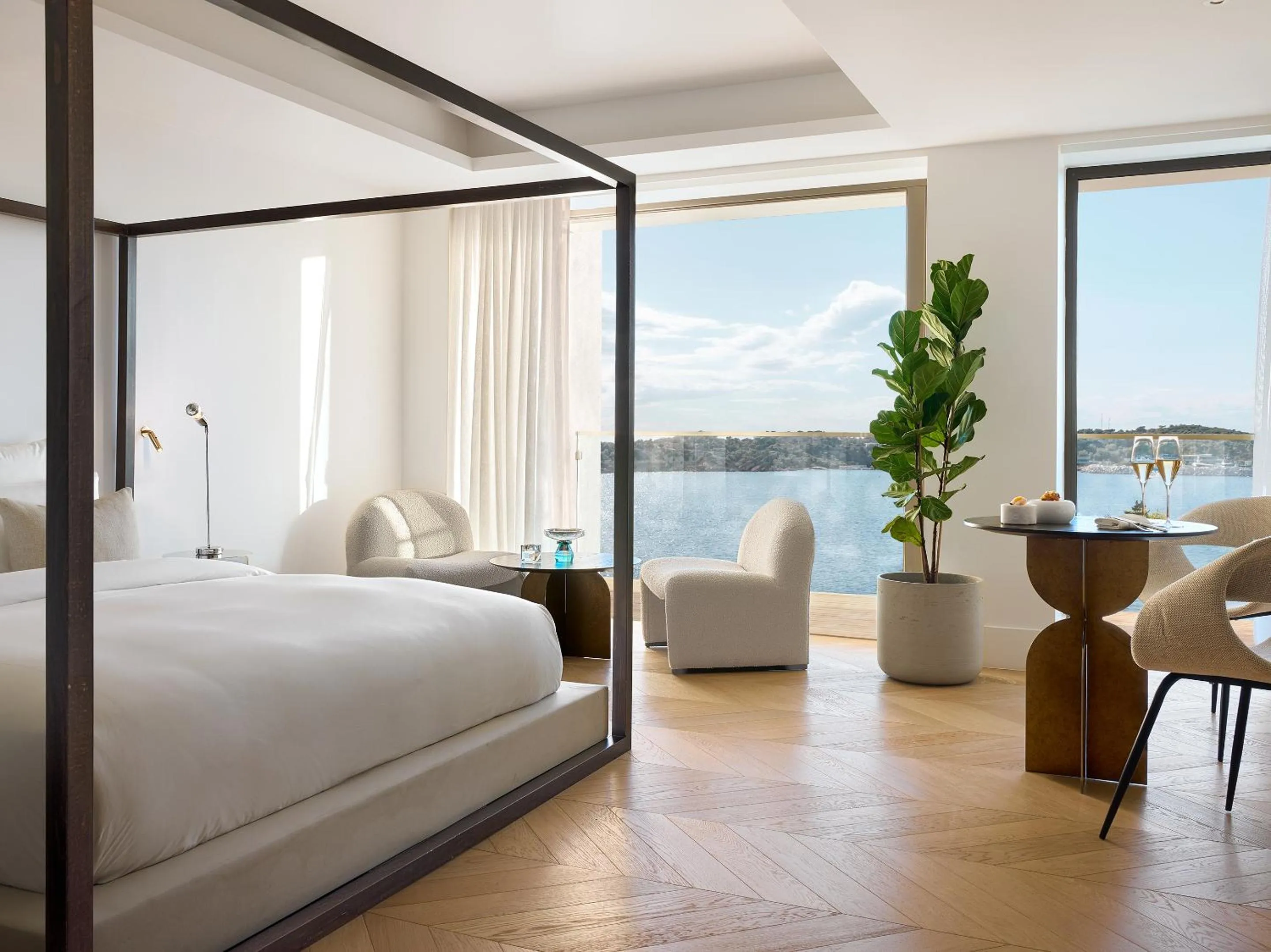 Photo of the whole room, Bed in Vouliagmeni Suites