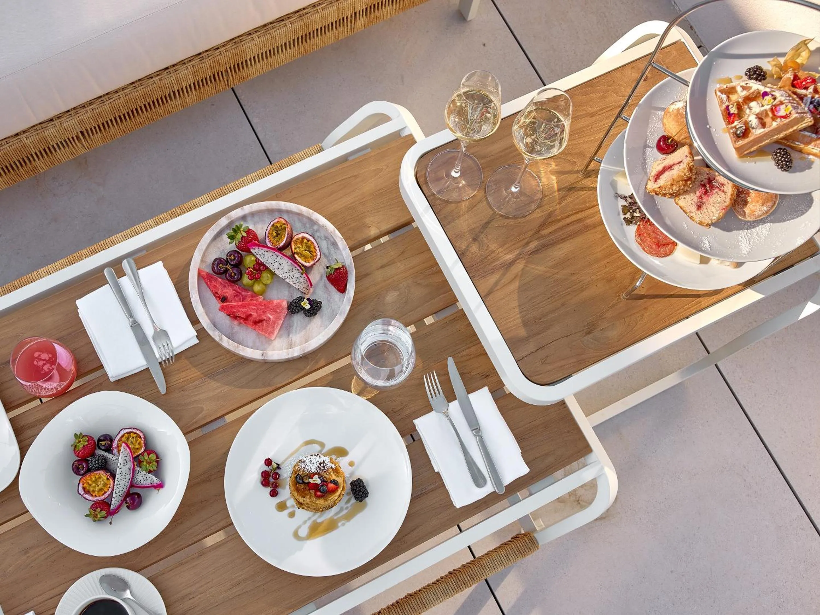 Food and drinks in Vouliagmeni Suites