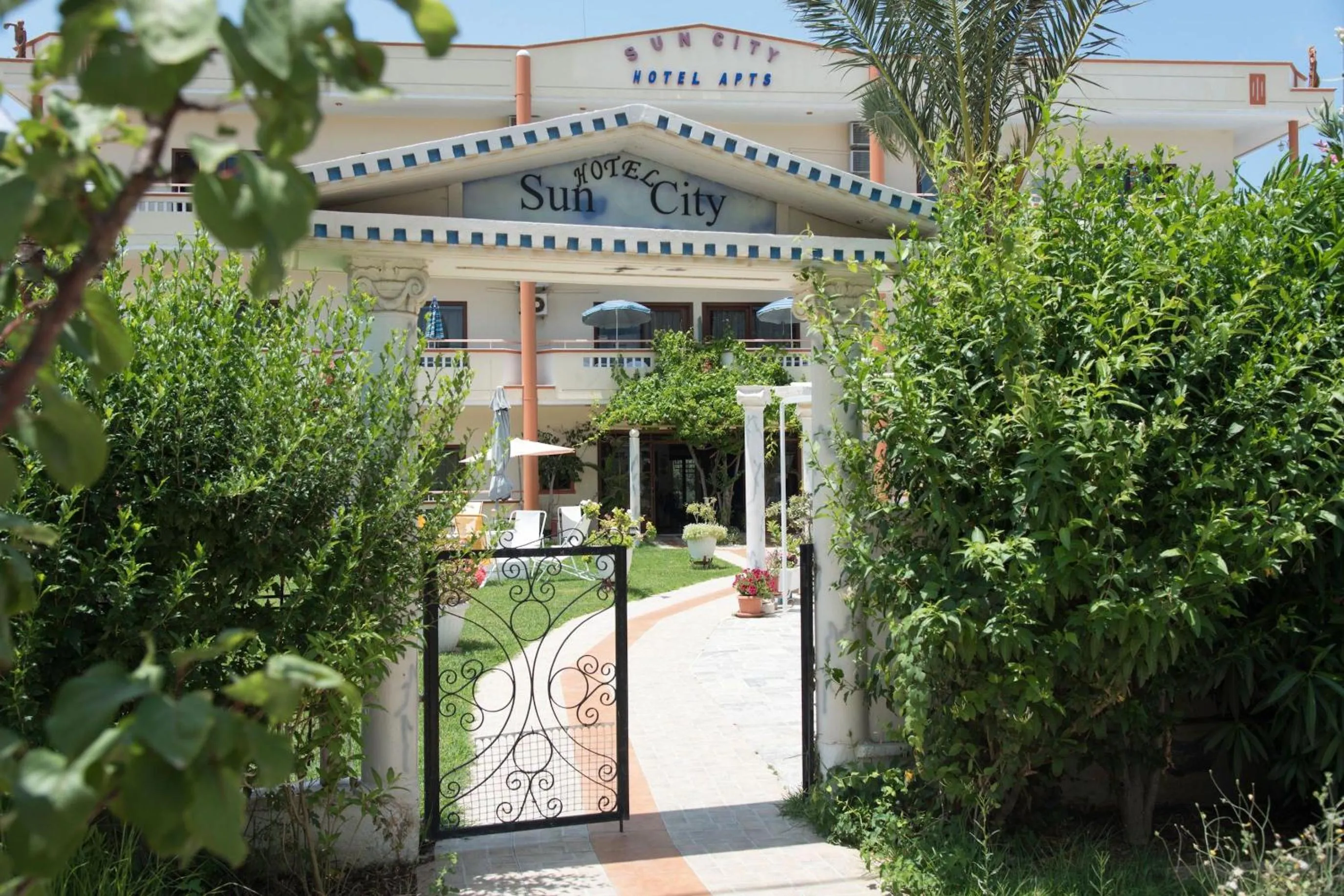 Facade/entrance in Sun City