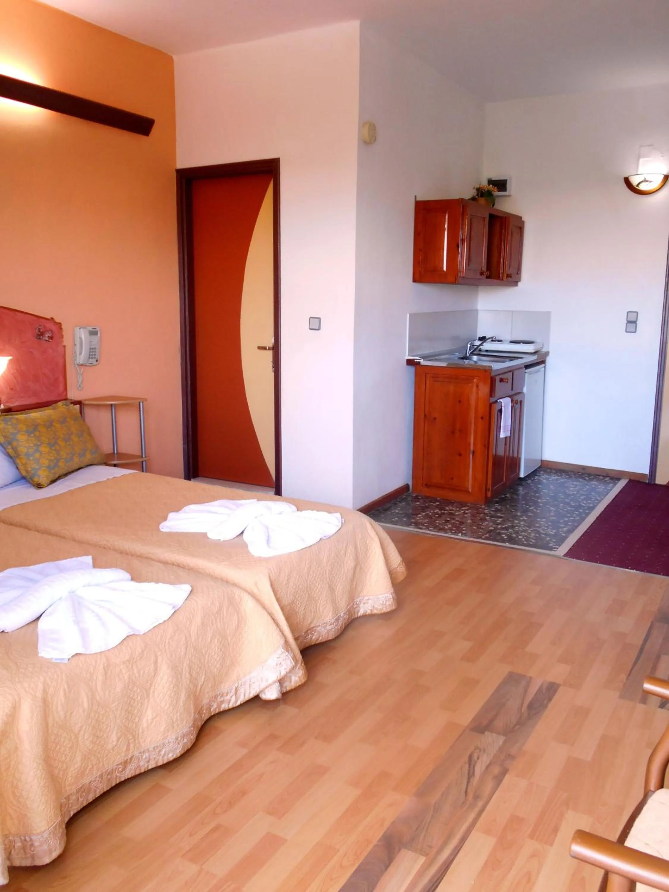 Kitchen or kitchenette, Bed in Sun City