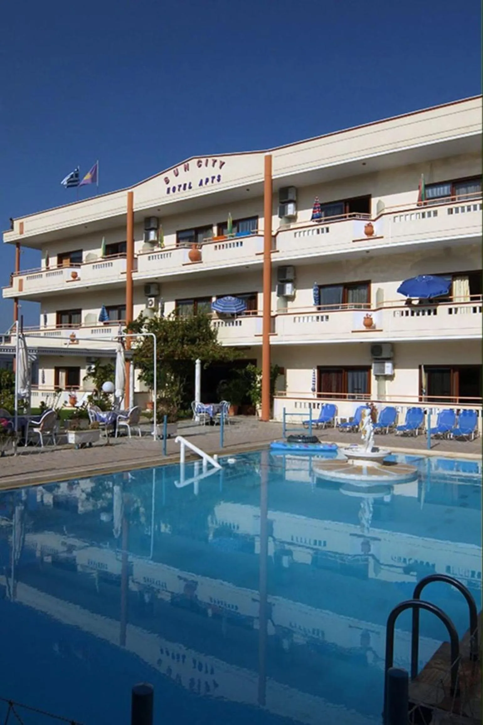 Swimming pool in Sun City