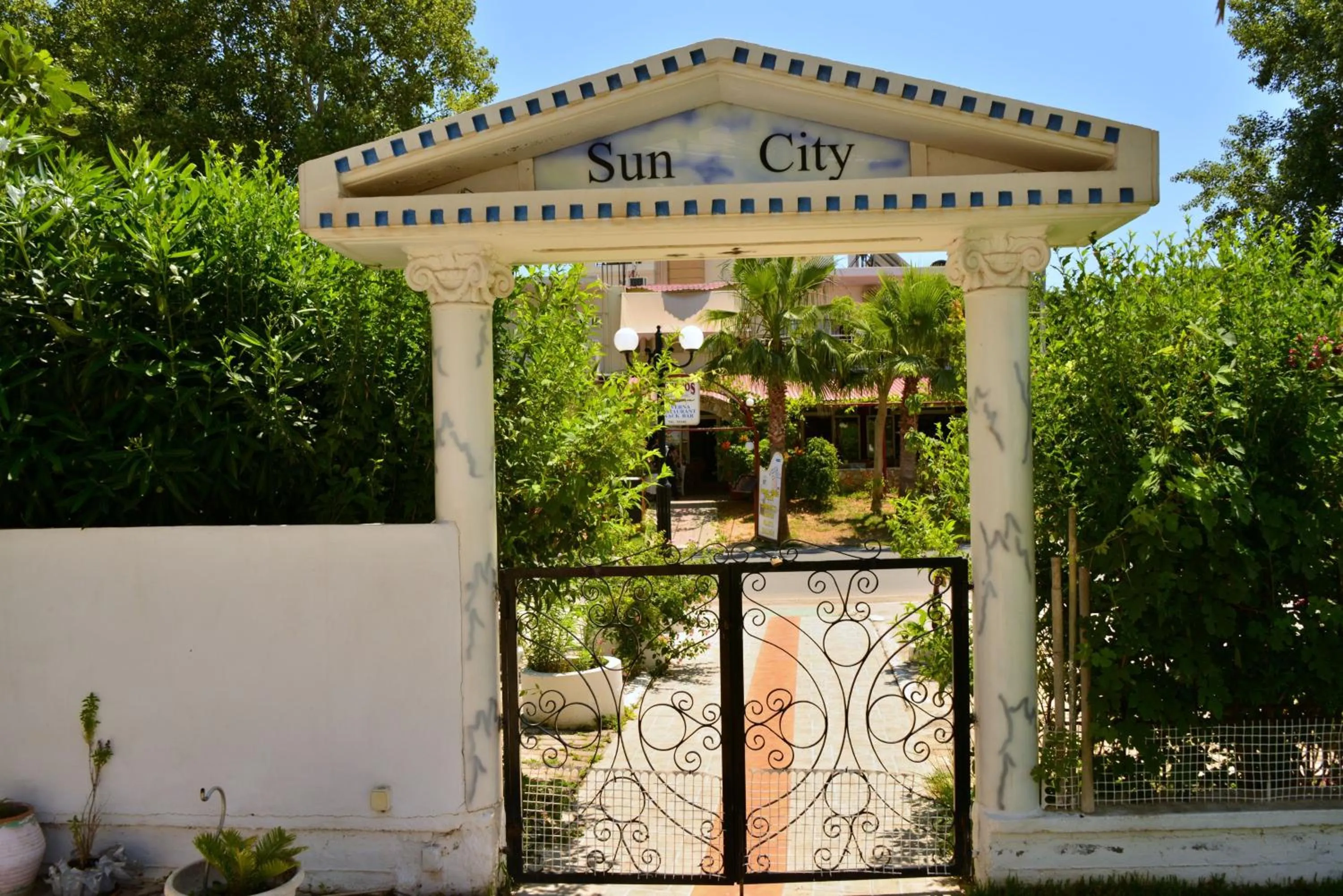 Facade/entrance in Sun City