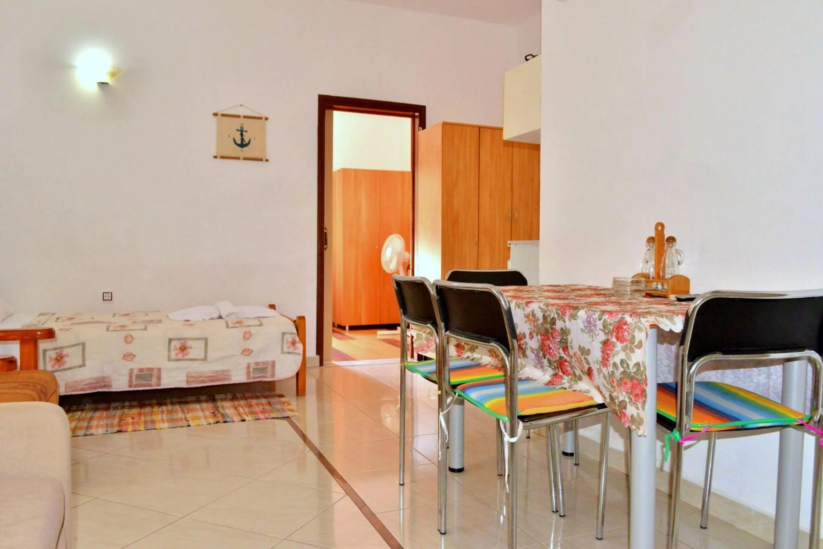 Dining area, Bed in Sun City