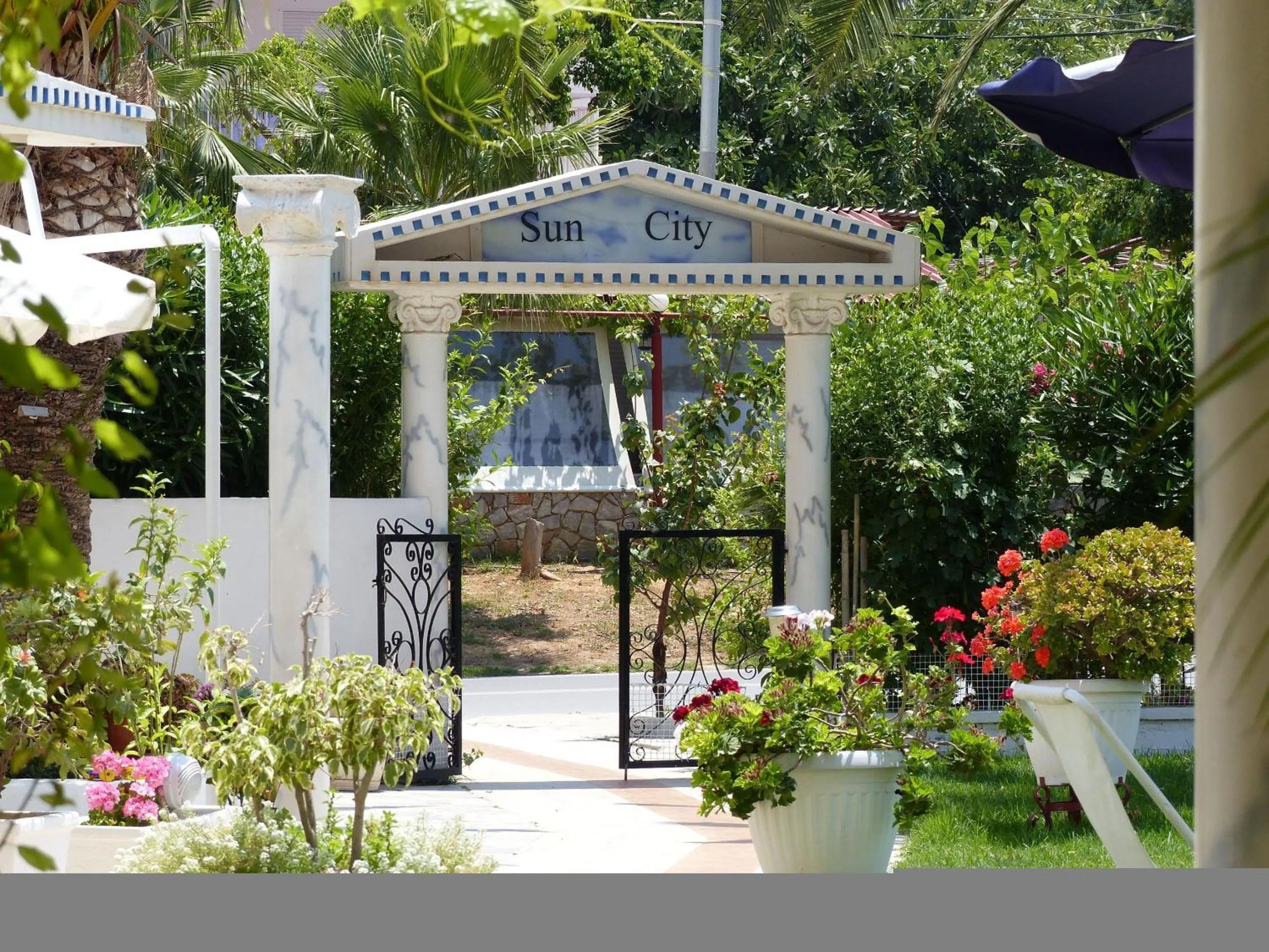 Facade/entrance in Sun City