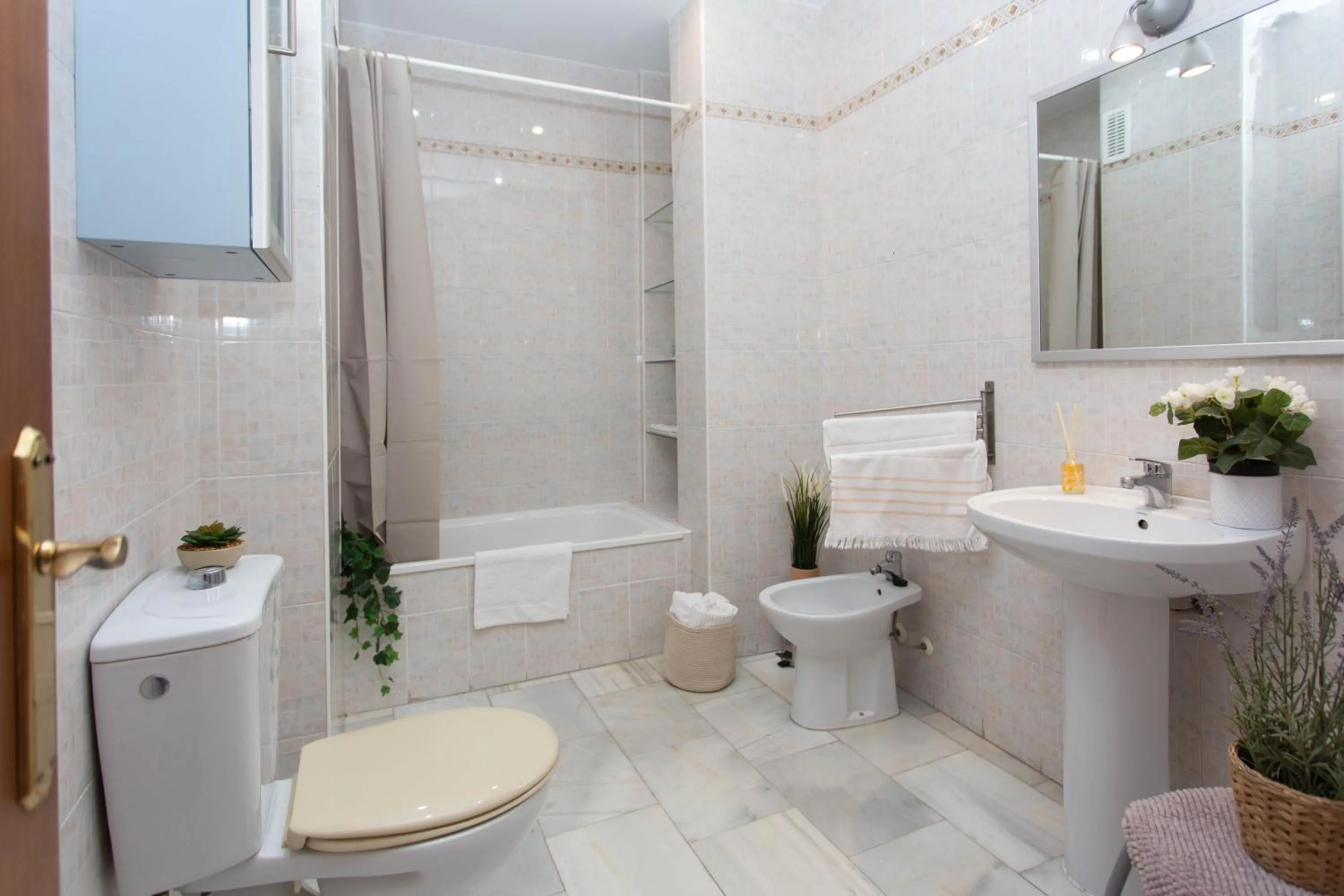 Bathroom in Cristo de Burgos 15