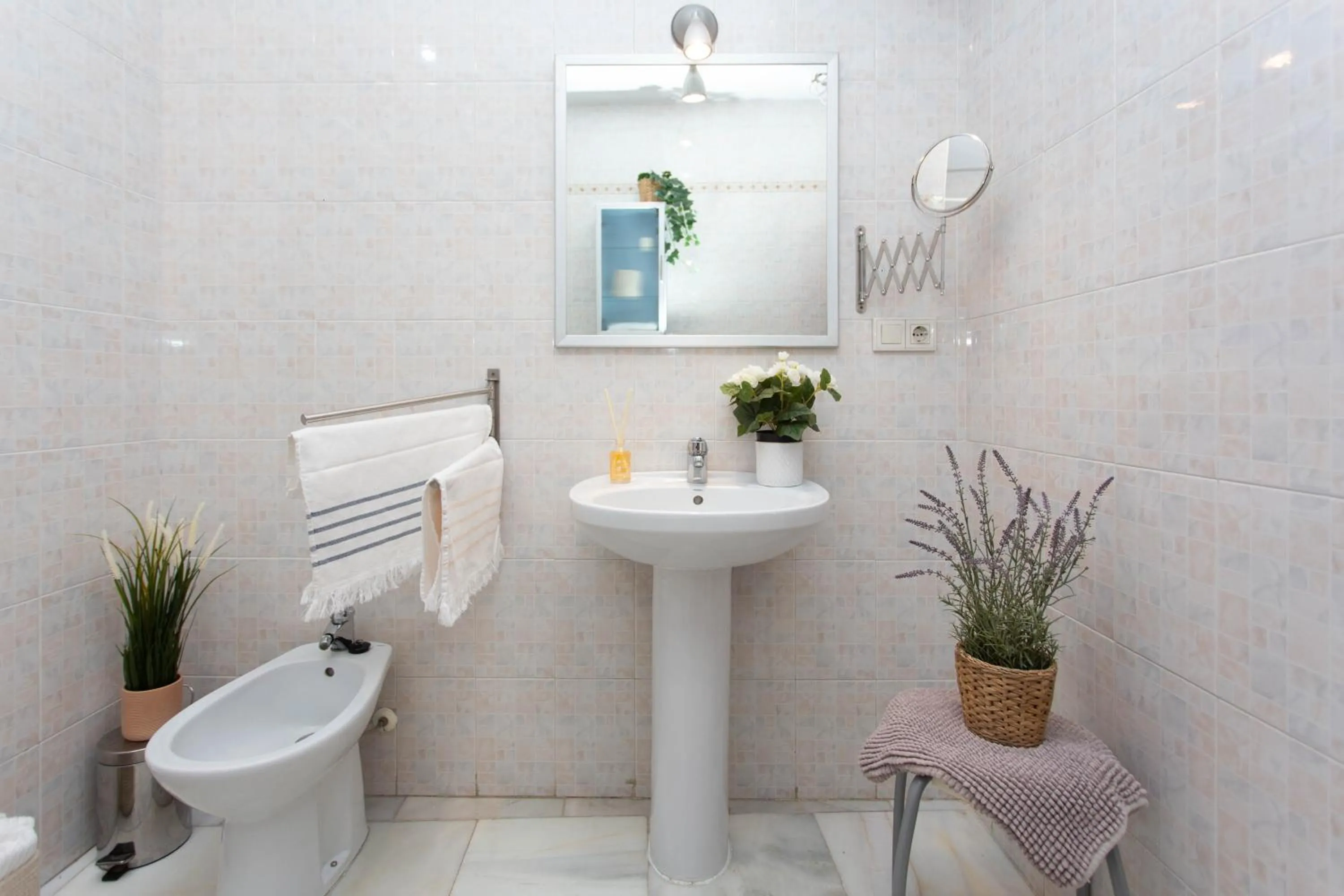 Toilet in Cristo de Burgos 15